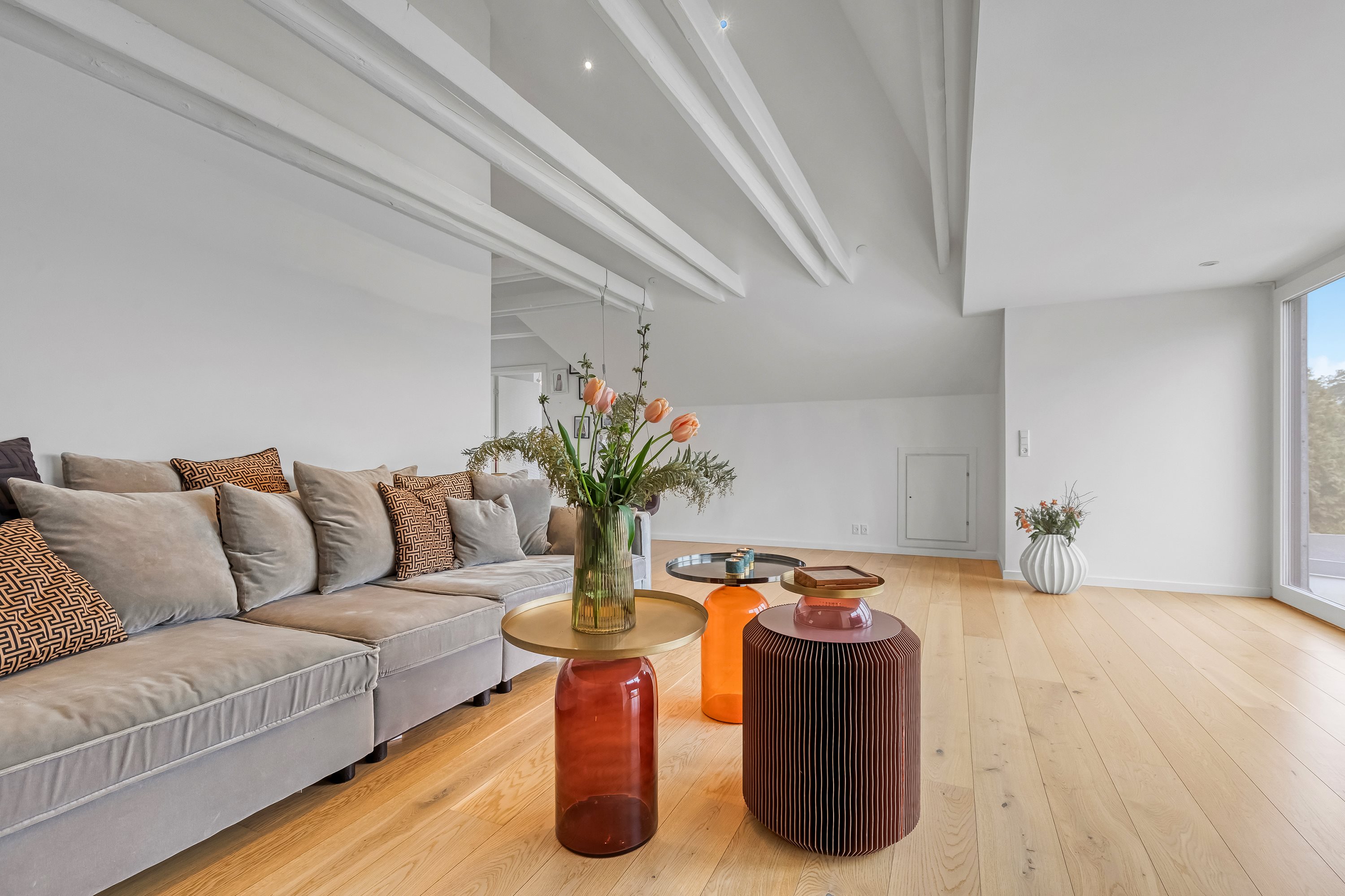 Fremhævet stue billede i fuldskærmstilstand. Billede af Strandhøjen 2, 3600 Frederikssund