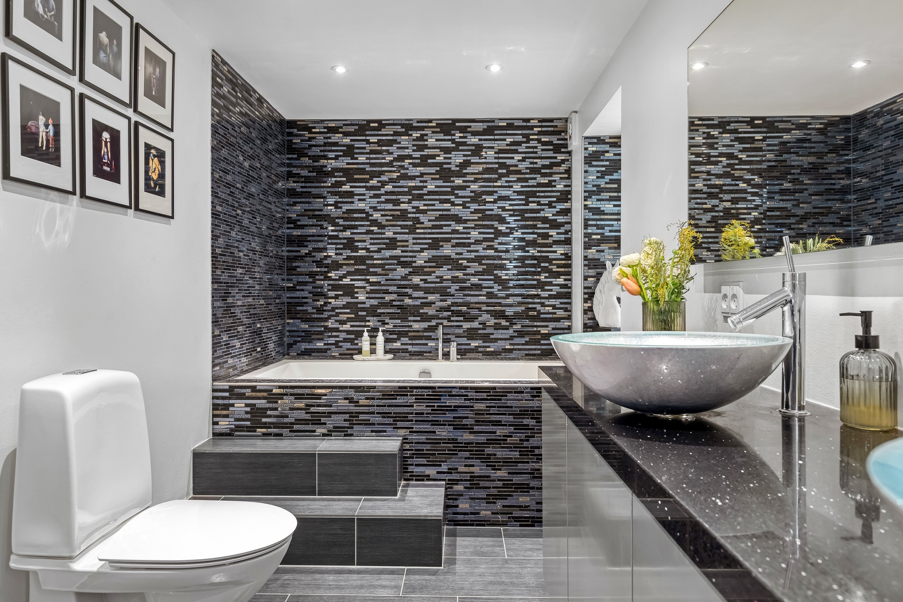 Fremhævet badeværelse billede i fuldskærmstilstand. Billede af Strandhøjen 2, 3600 Frederikssund