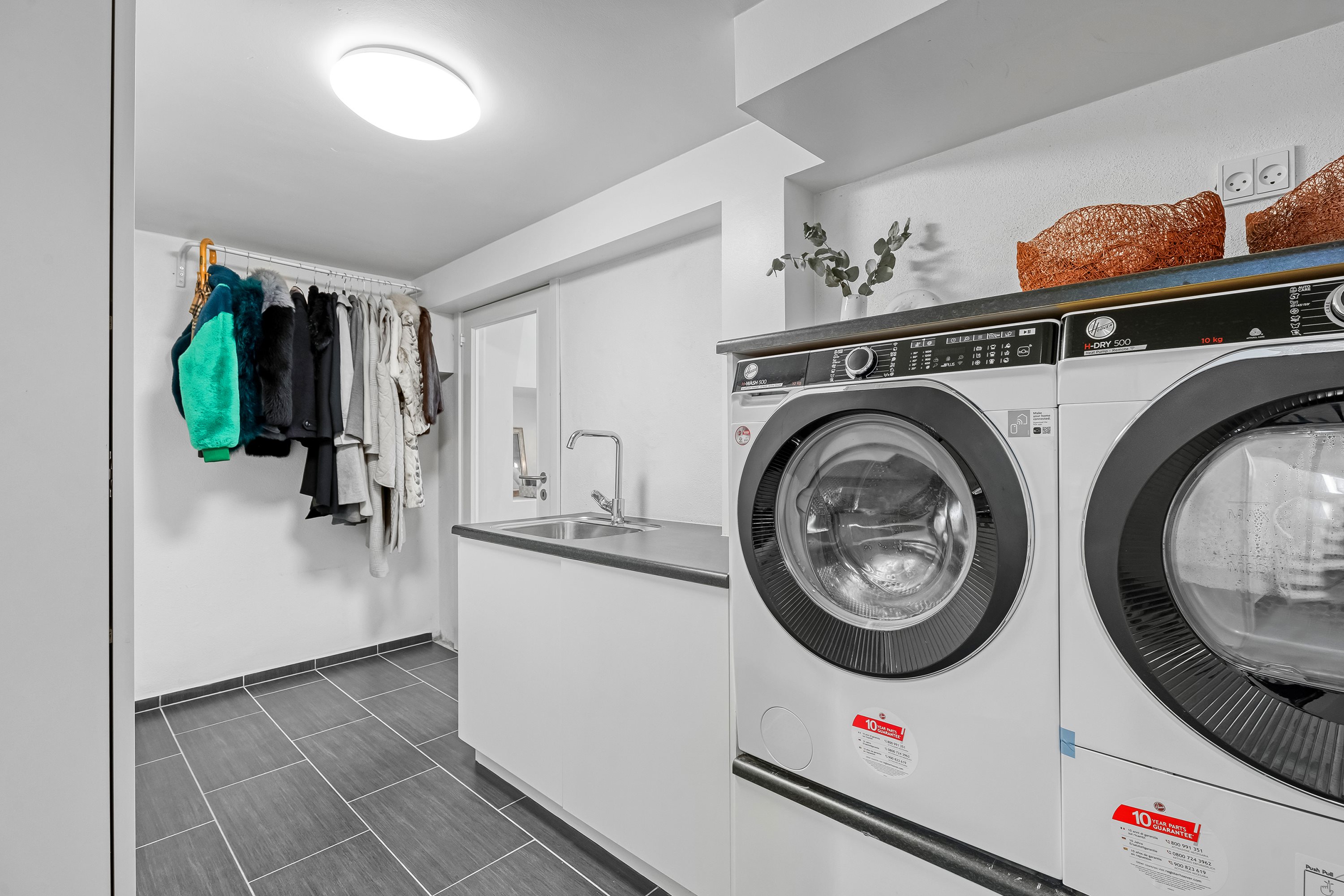 Fremhævet vaskerum billede i fuldskærmstilstand. Billede af Strandhøjen 2, 3600 Frederikssund