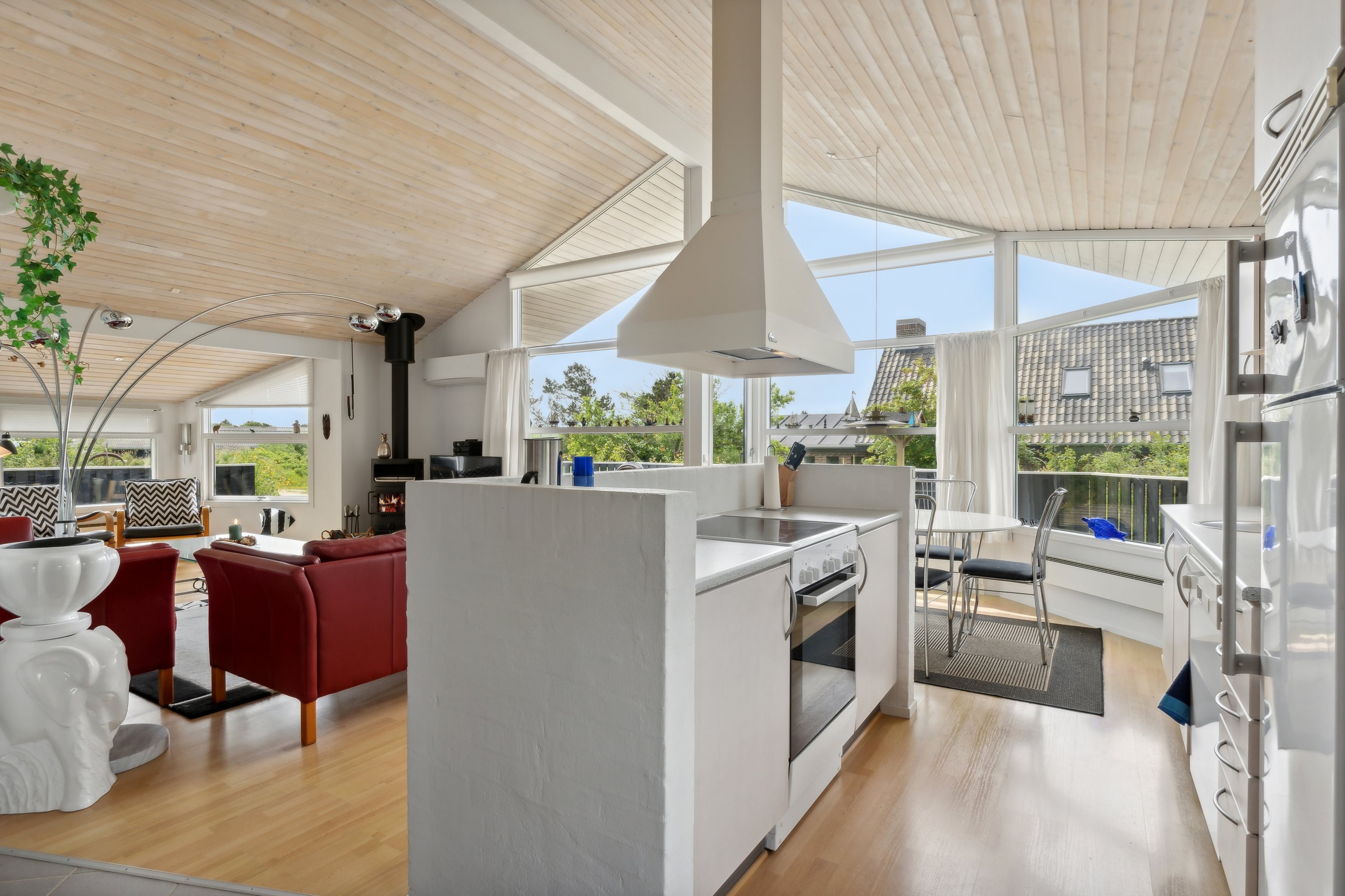 Fremhævet køkken/alrum billede i fuldskærmstilstand. Billede af Gl Skovvej 12, Tversted, 9881 Bindslev