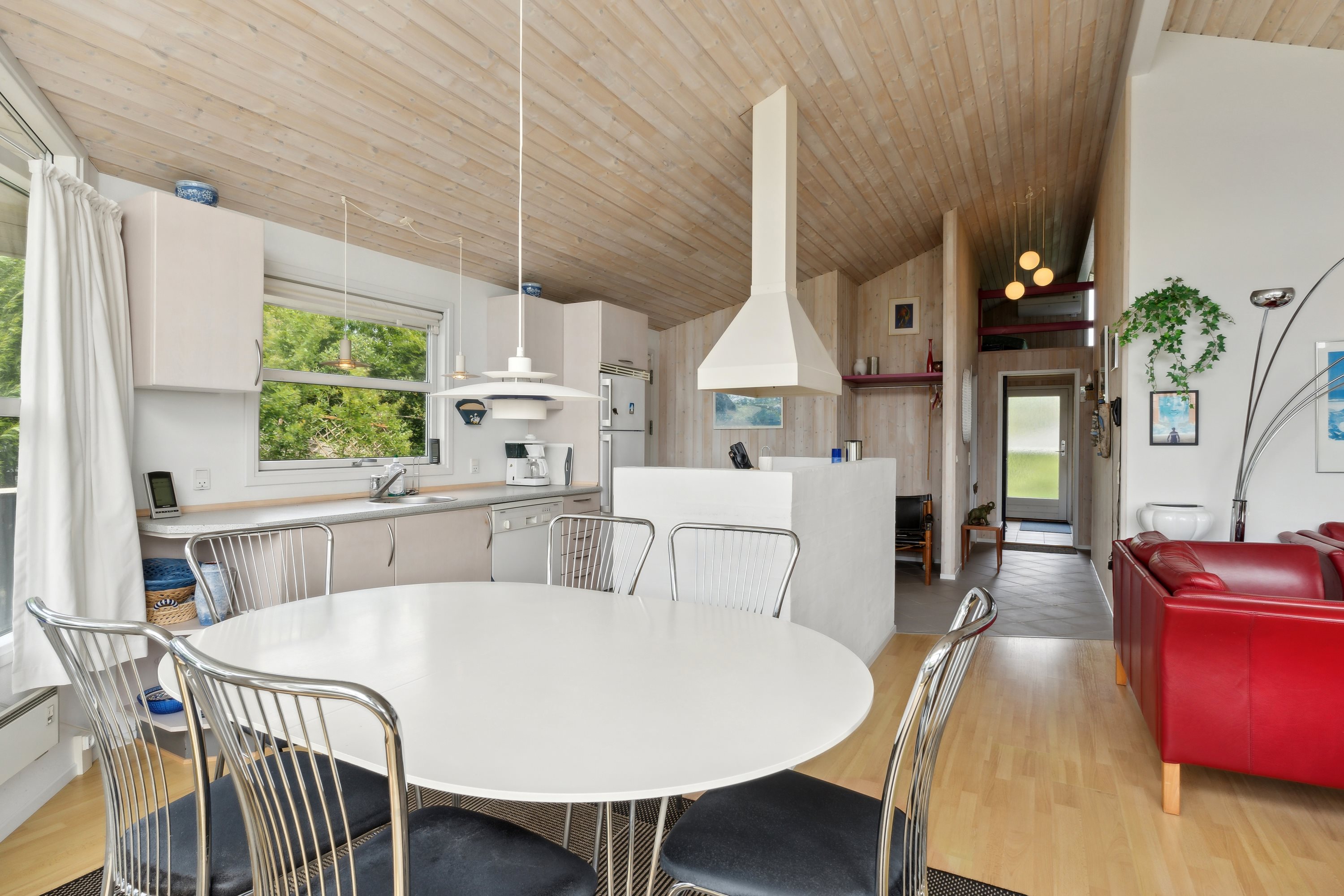 Fremhævet køkken/alrum billede i fuldskærmstilstand. Billede af Gl Skovvej 12, Tversted, 9881 Bindslev