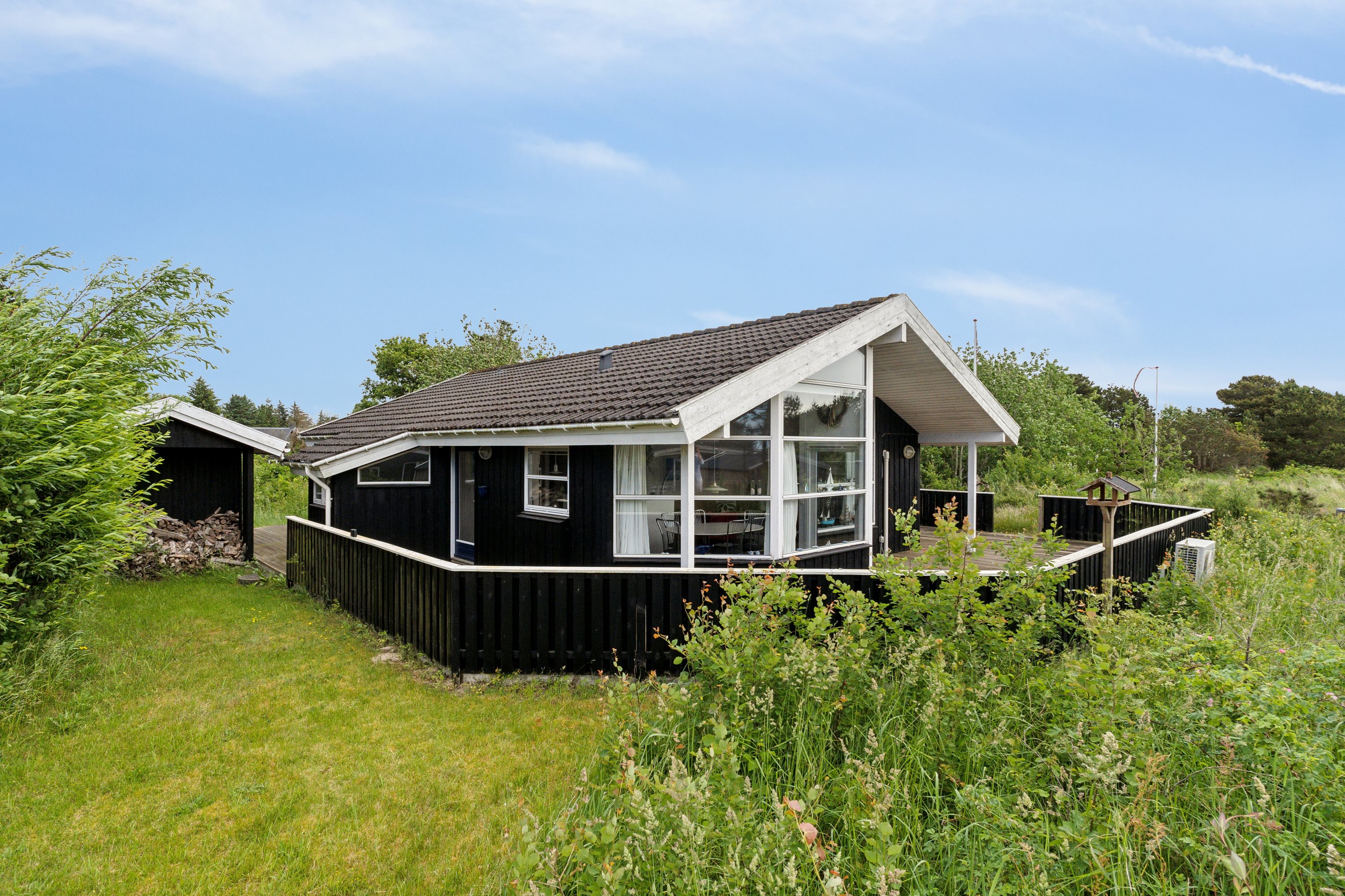 Fremhævet facade billede i fuldskærmstilstand. Billede af Gl Skovvej 12, Tversted, 9881 Bindslev