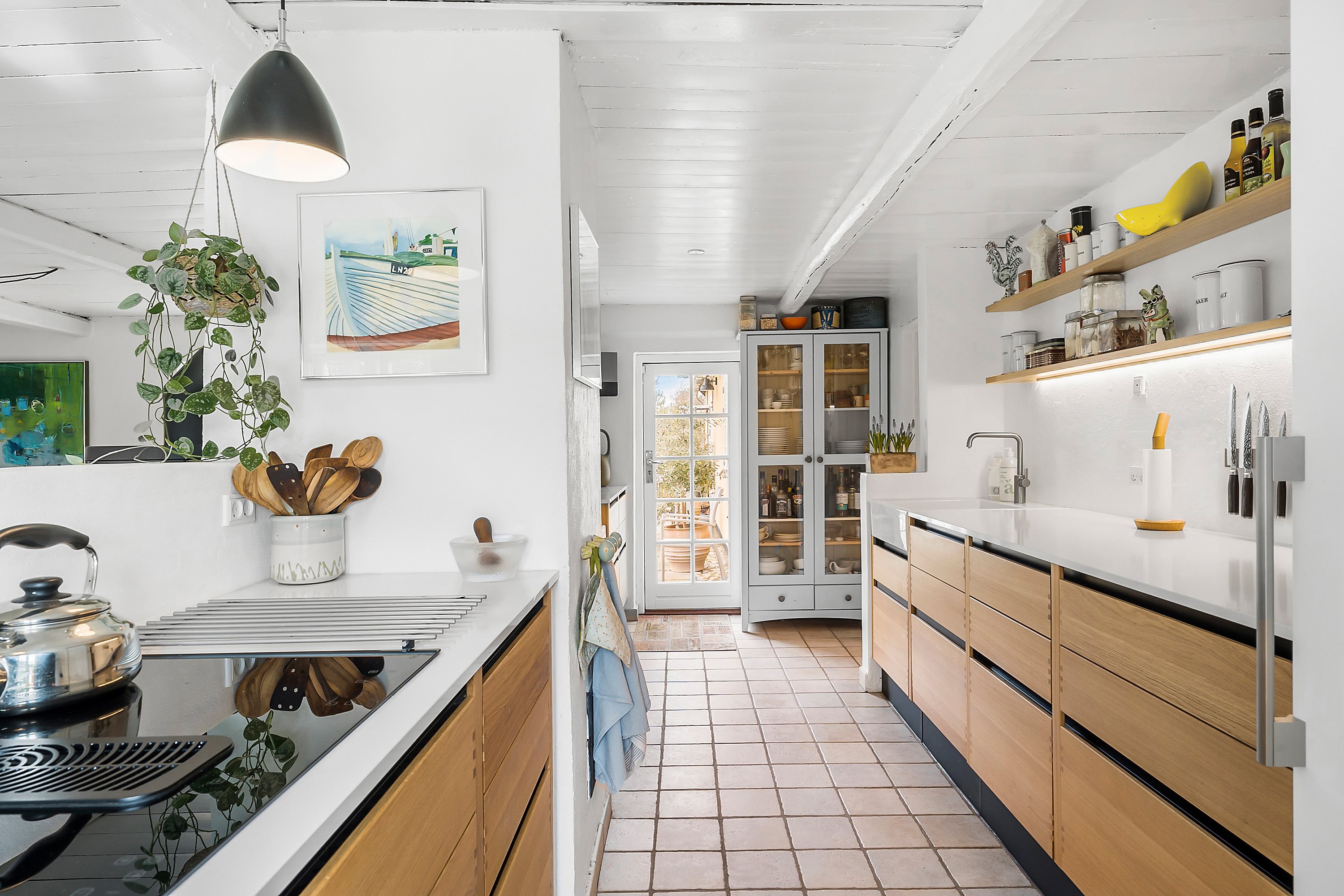 Fremhævet køkken billede i fuldskærmstilstand. Billede af Strandagervej 11, Dyngby Strand, 8300 Odder