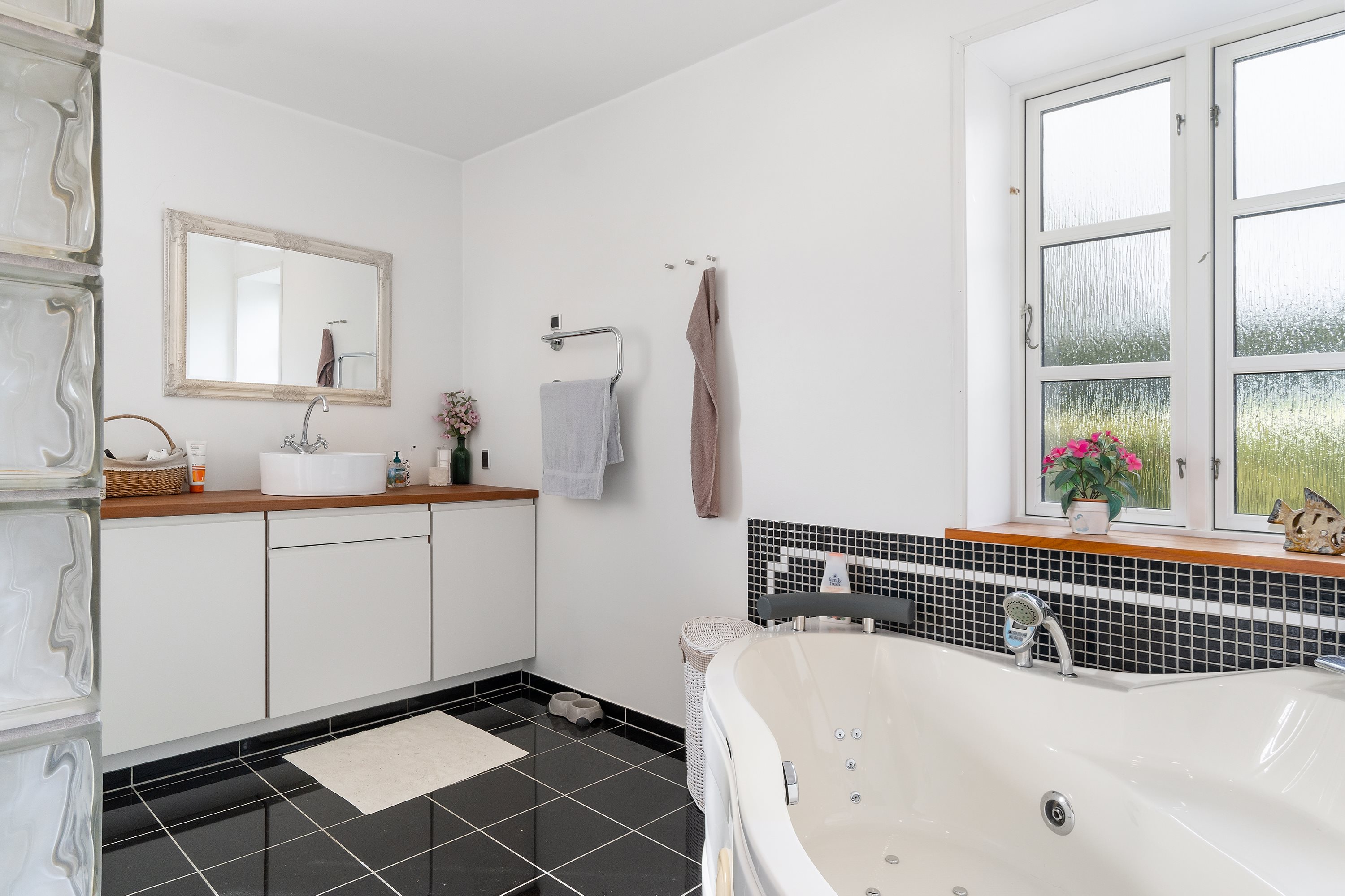 Fremhævet badeværelse billede i fuldskærmstilstand. Billede af Vantorevej 74, 4880 Nysted