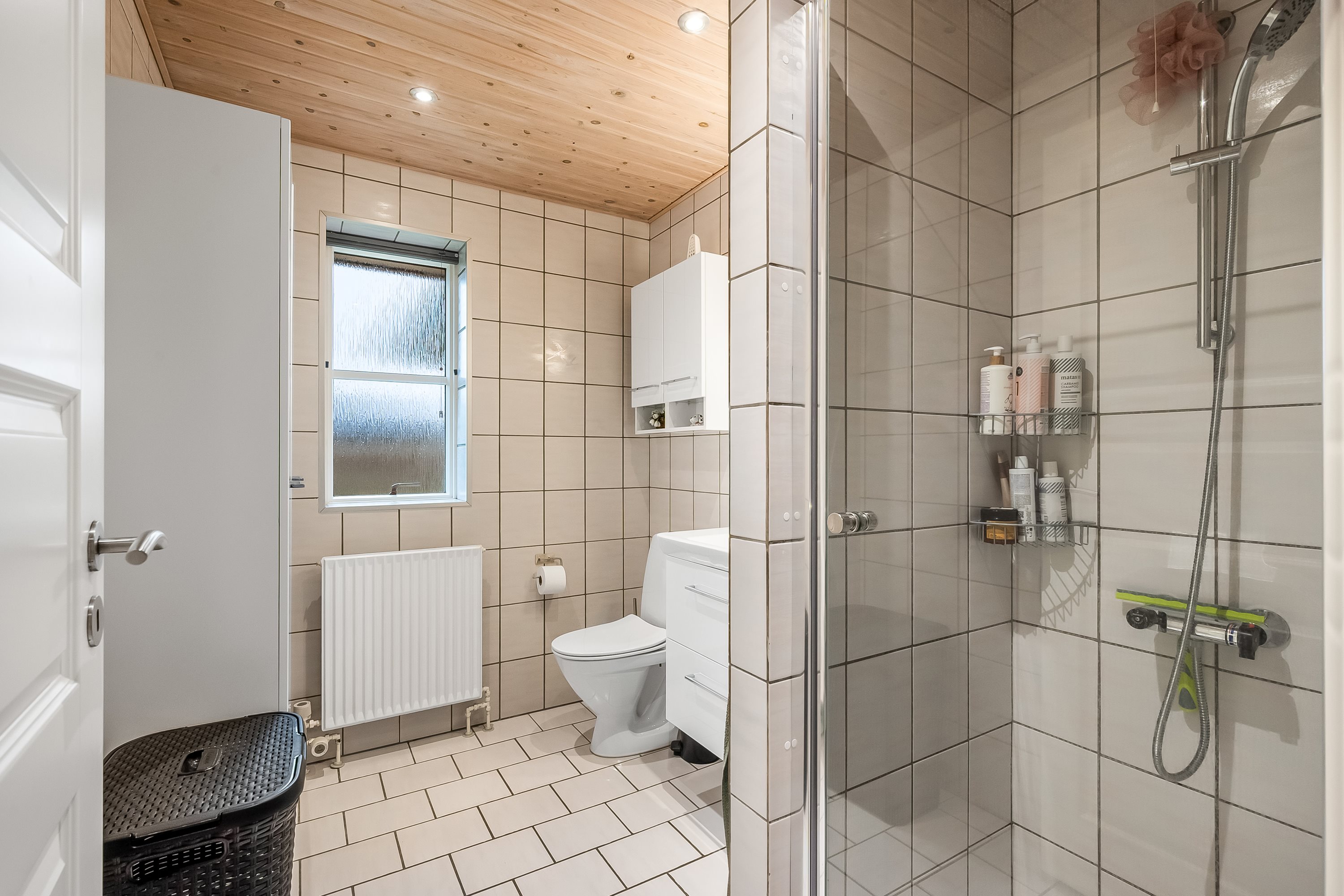 Fremhævet badeværelse billede i fuldskærmstilstand. Billede af Langelandsgade 70, Rindum, 6950 Ringkøbing