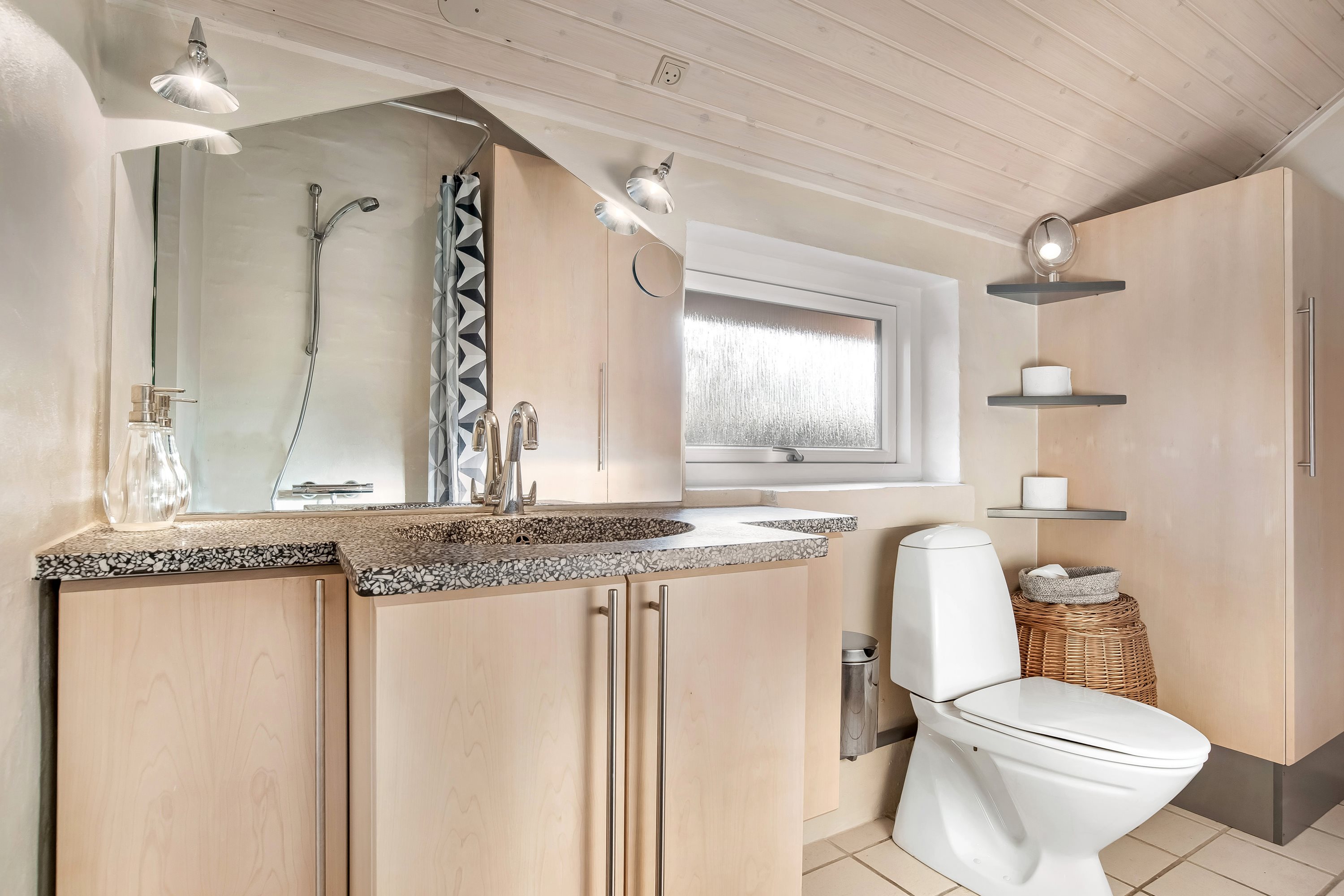 Fremhævet badeværelse billede i fuldskærmstilstand. Billede af Granvej 13, Toftum Bjg, 7600 Struer