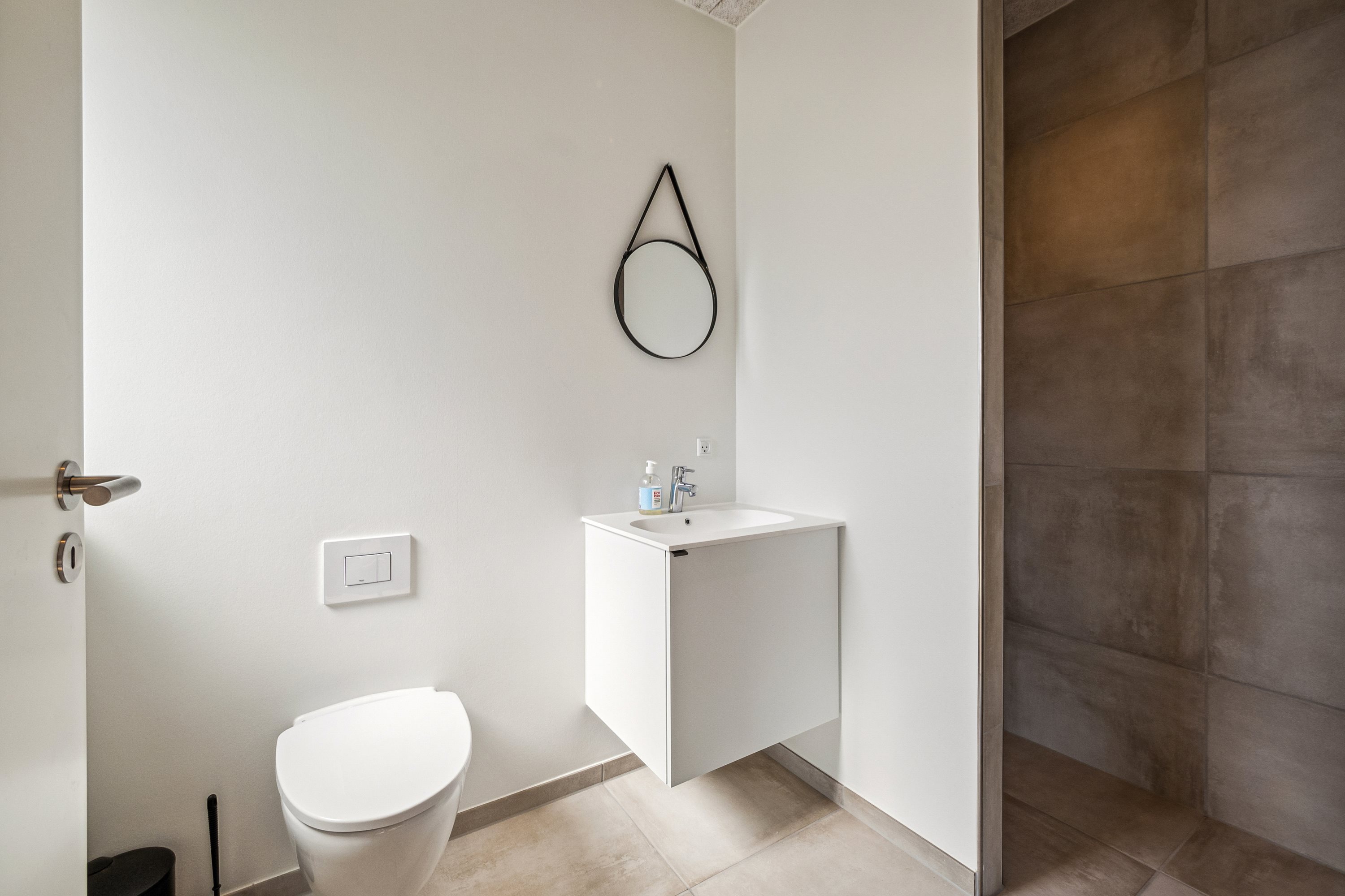 Fremhævet badeværelse billede i fuldskærmstilstand. Billede af Peder Hausgaards Vej 42, Klitmøller, 7700 Thisted