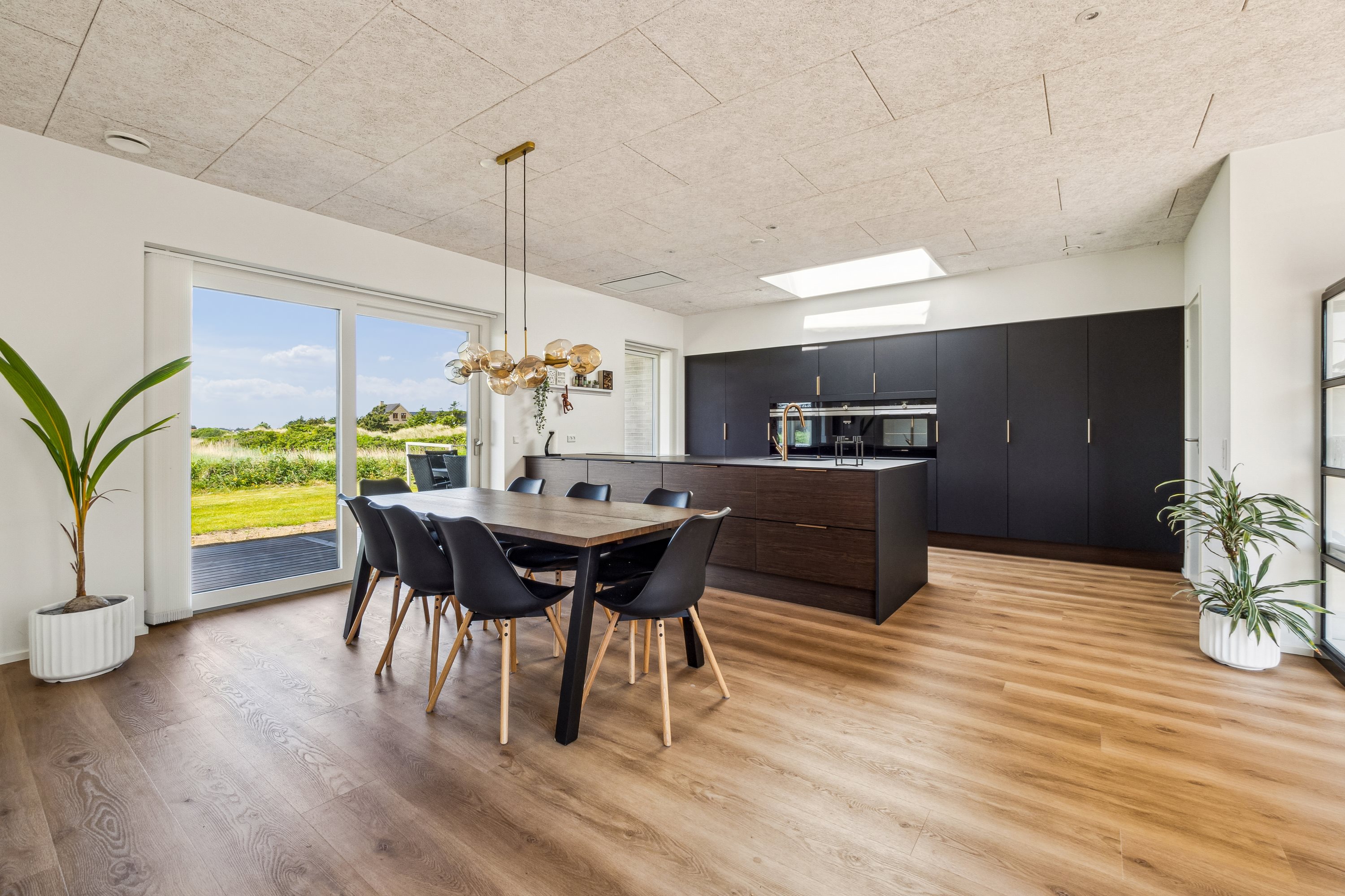 Fremhævet stue billede i fuldskærmstilstand. Billede af Peder Hausgaards Vej 42, Klitmøller, 7700 Thisted