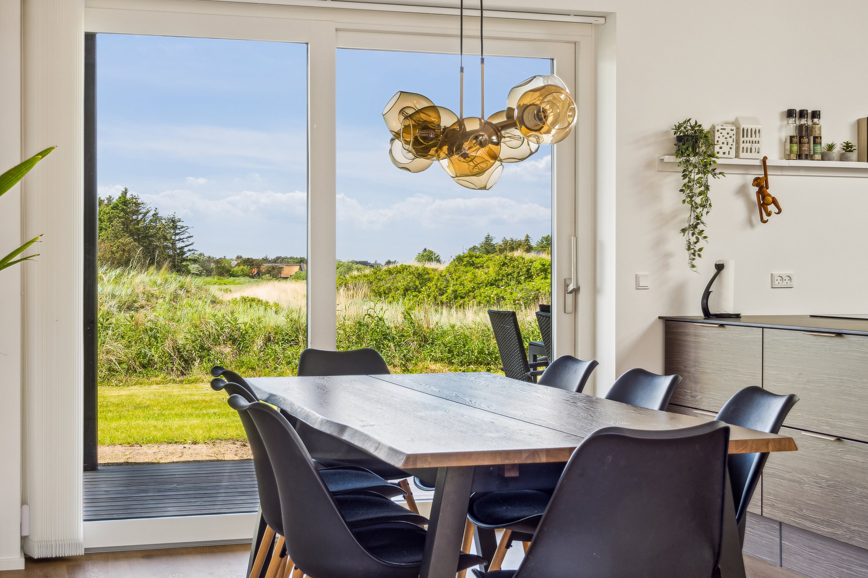 Fremhævet stue billede i fuldskærmstilstand. Billede af Peder Hausgaards Vej 42, Klitmøller, 7700 Thisted