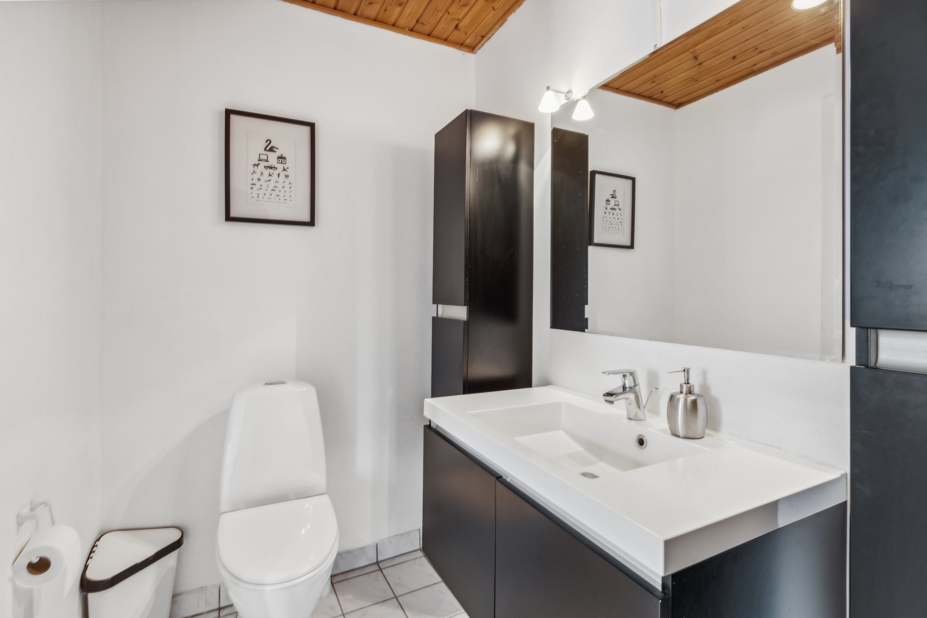 Fremhævet badeværelse billede i fuldskærmstilstand. Billede af Hviddingvej 11, Hammershøj, 8830 Tjele