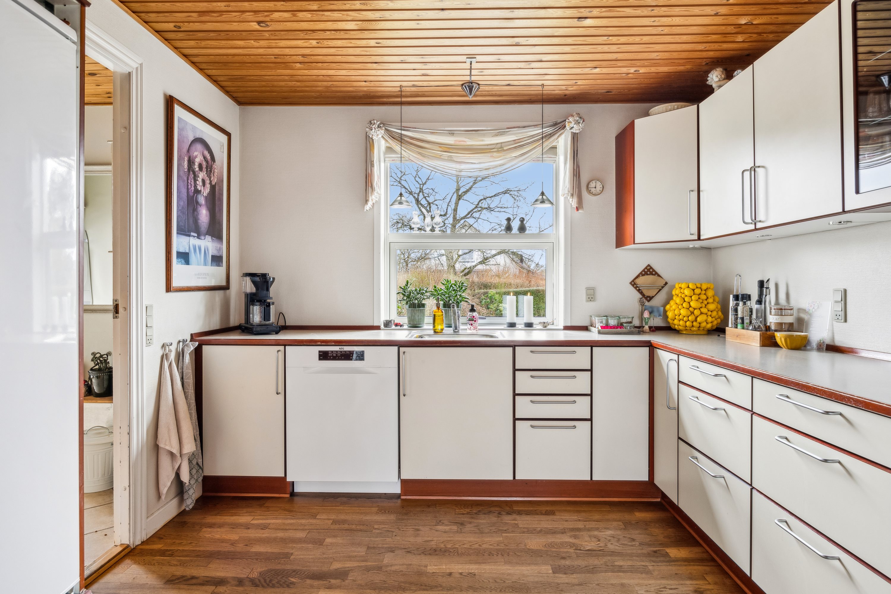 Fremhævet køkken billede i fuldskærmstilstand. Billede af Skrænten 9, 8961 Allingåbro