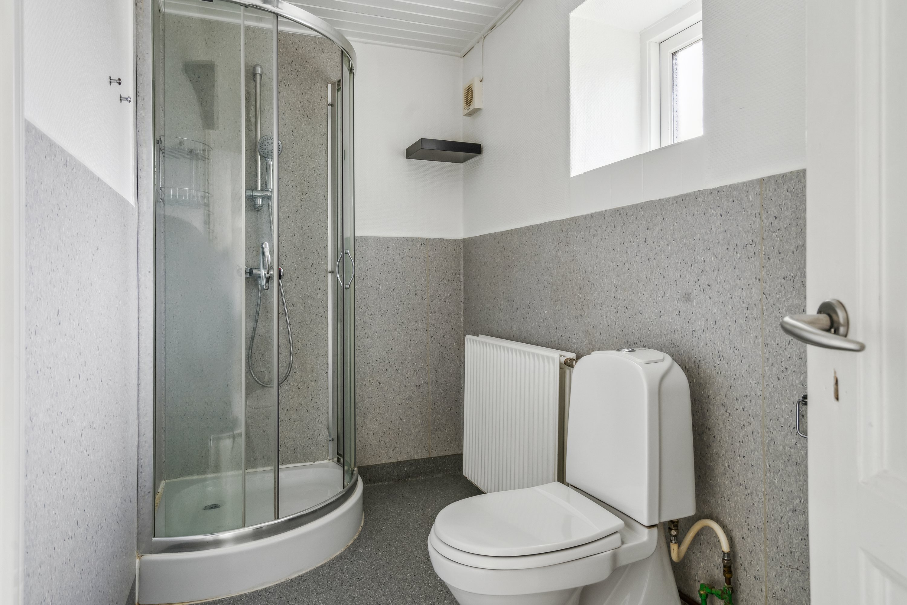 Fremhævet badeværelse billede i fuldskærmstilstand. Billede af Nyvangsvej 3, Hadsund, 9560 Hadsund