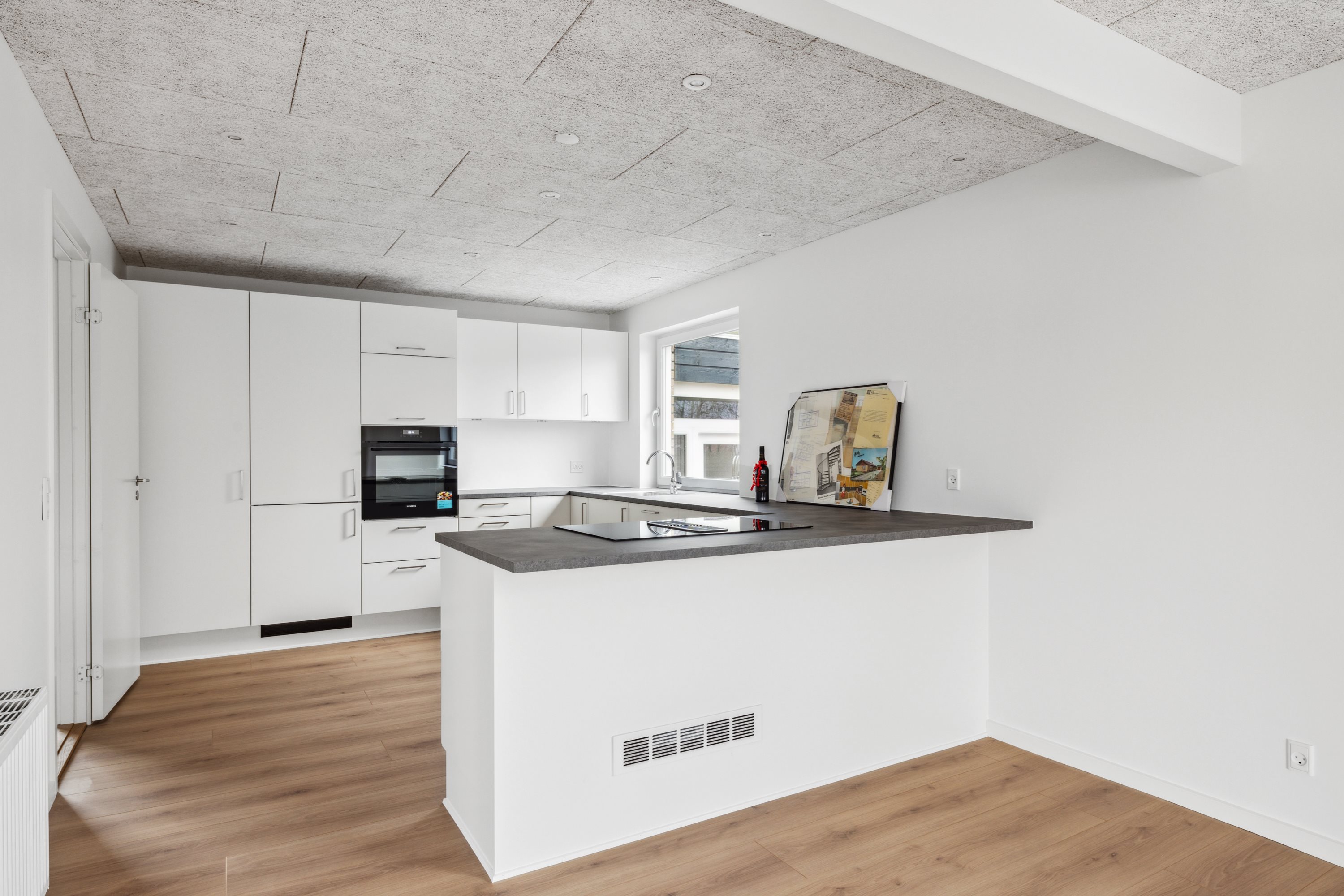 Fremhævet køkken billede i fuldskærmstilstand. Billede af Tjørnevej 2, Hammershøj, 8830 Tjele