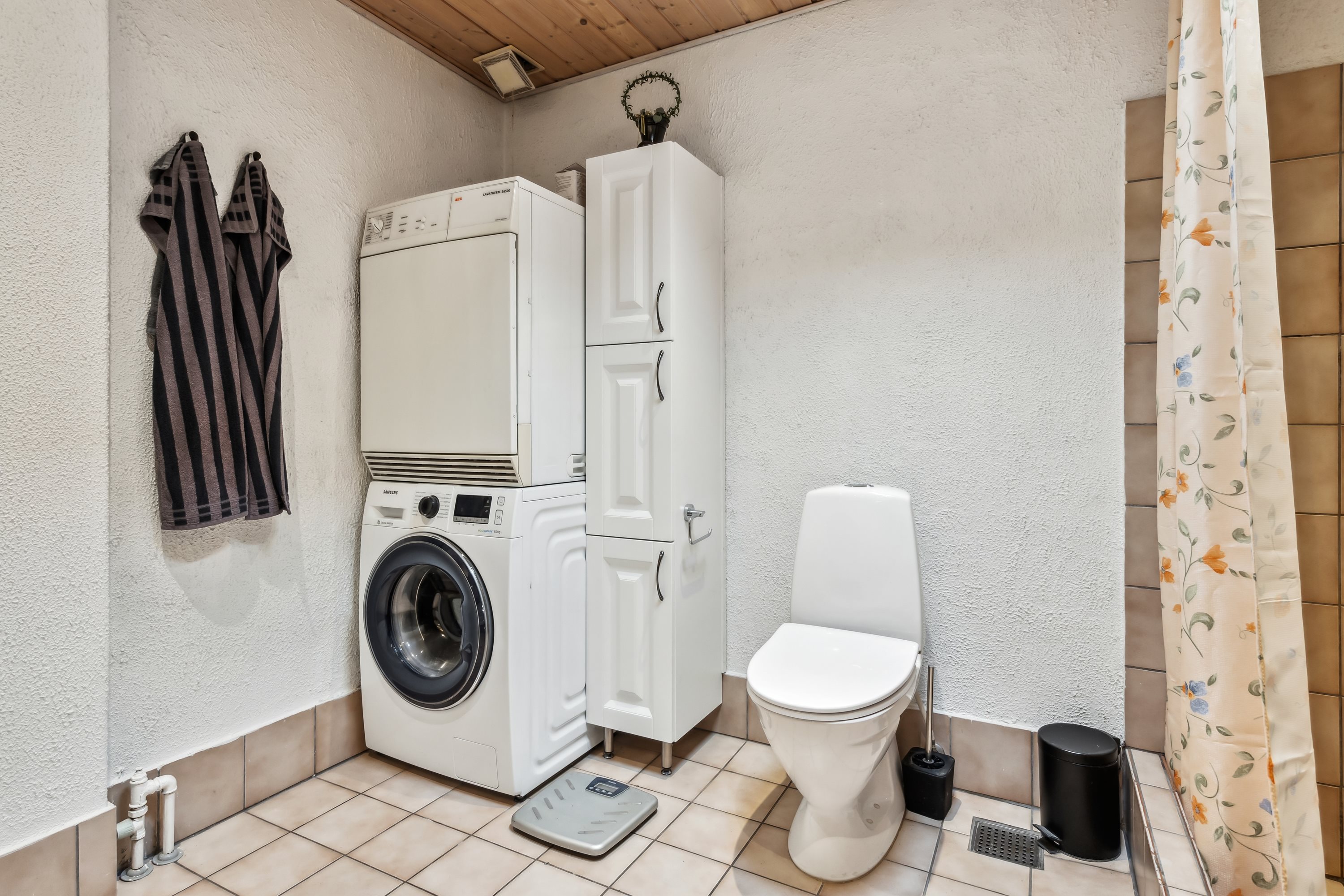 Fremhævet badeværelse billede i fuldskærmstilstand. Billede af Vesterbro 24, 8970 Havndal