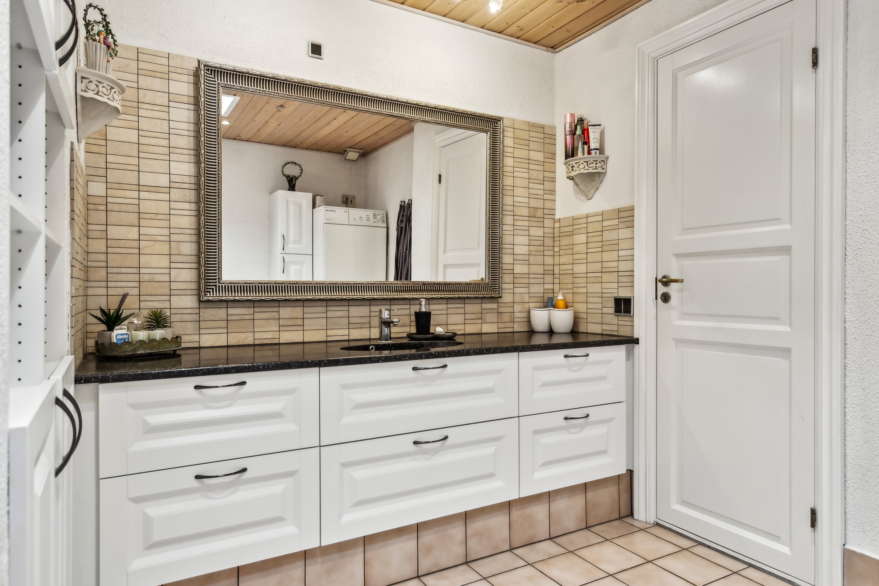 Fremhævet køkken billede i fuldskærmstilstand. Billede af Vesterbro 24, 8970 Havndal