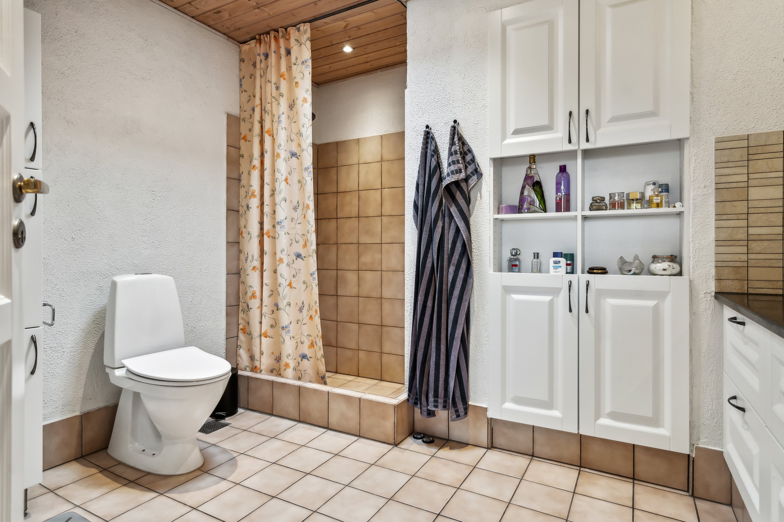 Fremhævet badeværelse billede i fuldskærmstilstand. Billede af Vesterbro 24, 8970 Havndal