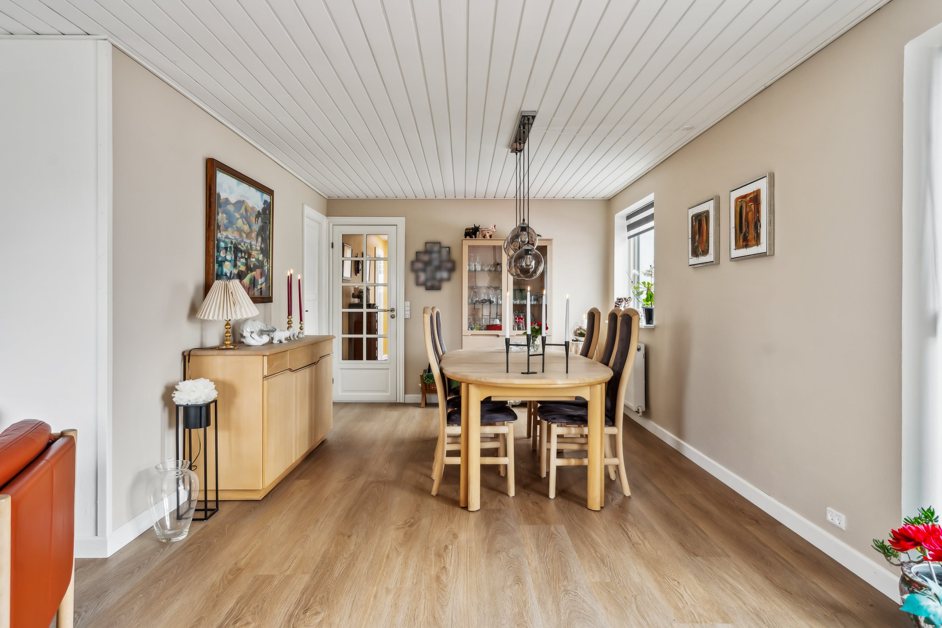 Fremhævet stue billede i fuldskærmstilstand. Billede af Vesterbro 24, 8970 Havndal