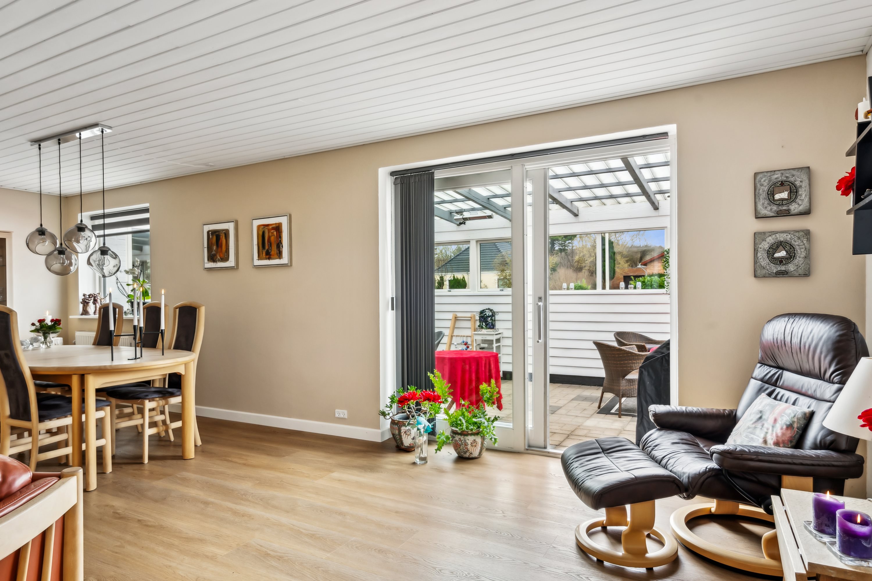 Fremhævet stue billede i fuldskærmstilstand. Billede af Vesterbro 24, 8970 Havndal