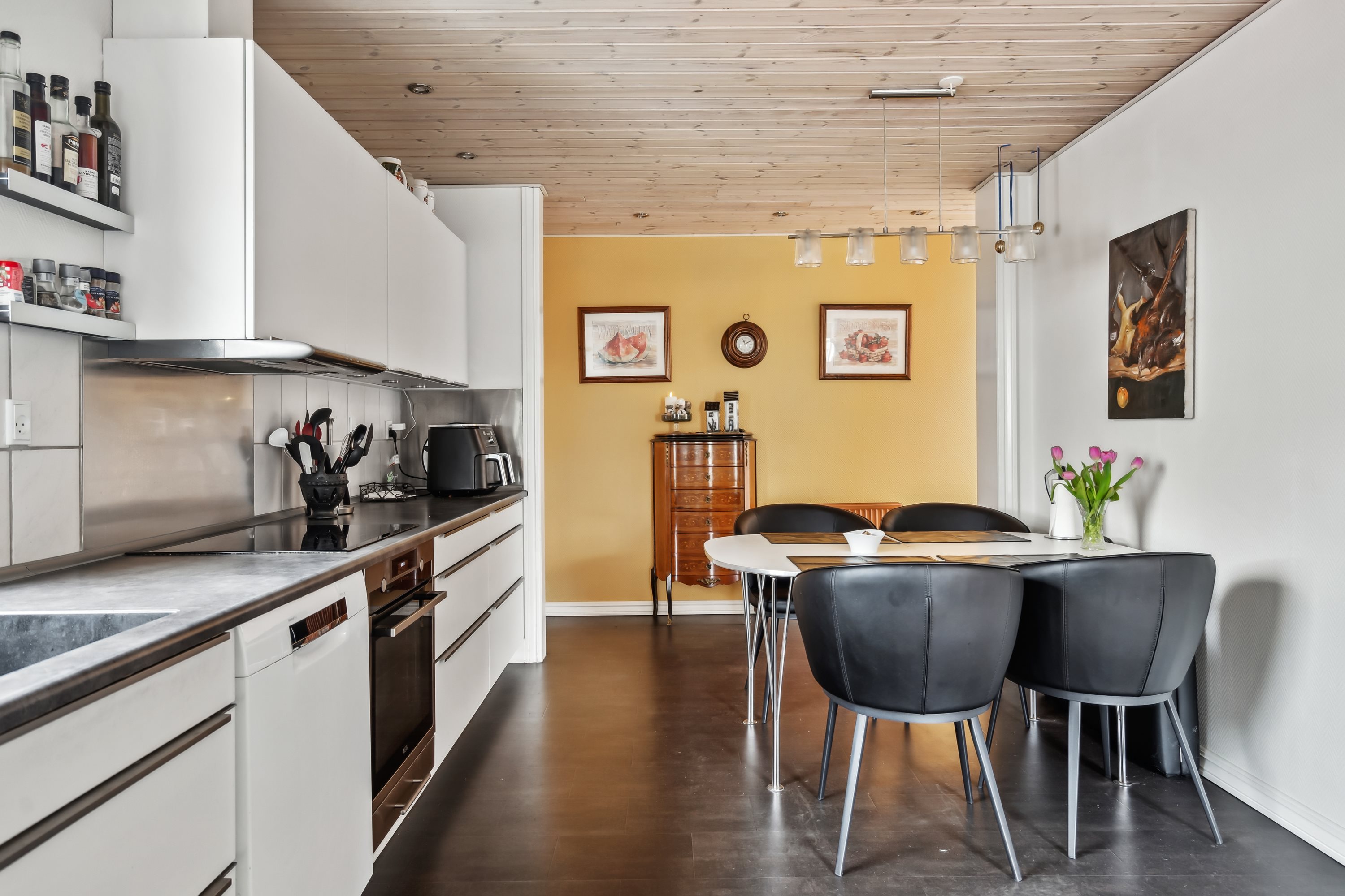 Fremhævet køkken billede i fuldskærmstilstand. Billede af Vesterbro 24, 8970 Havndal
