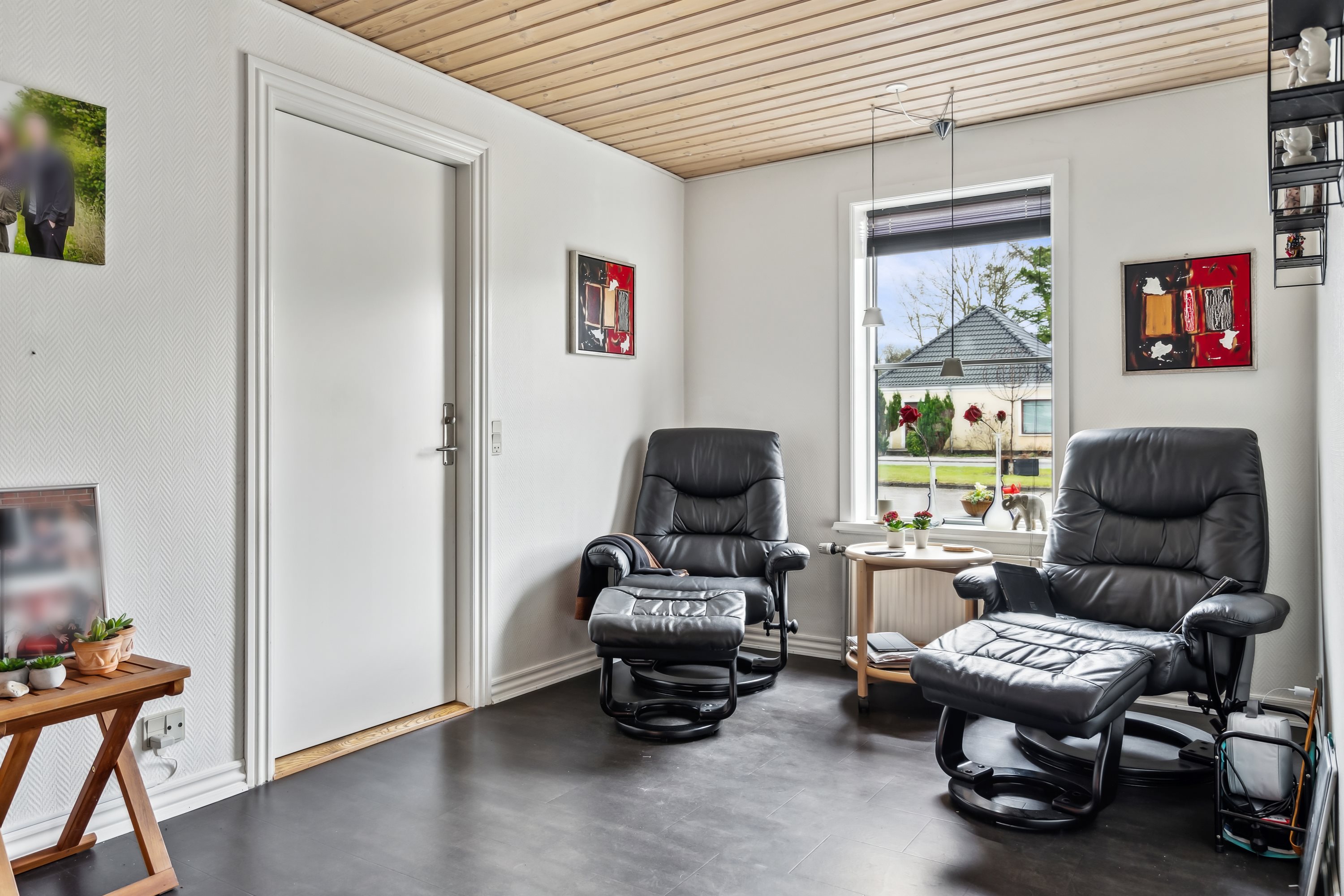 Fremhævet stue billede i fuldskærmstilstand. Billede af Vesterbro 24, 8970 Havndal