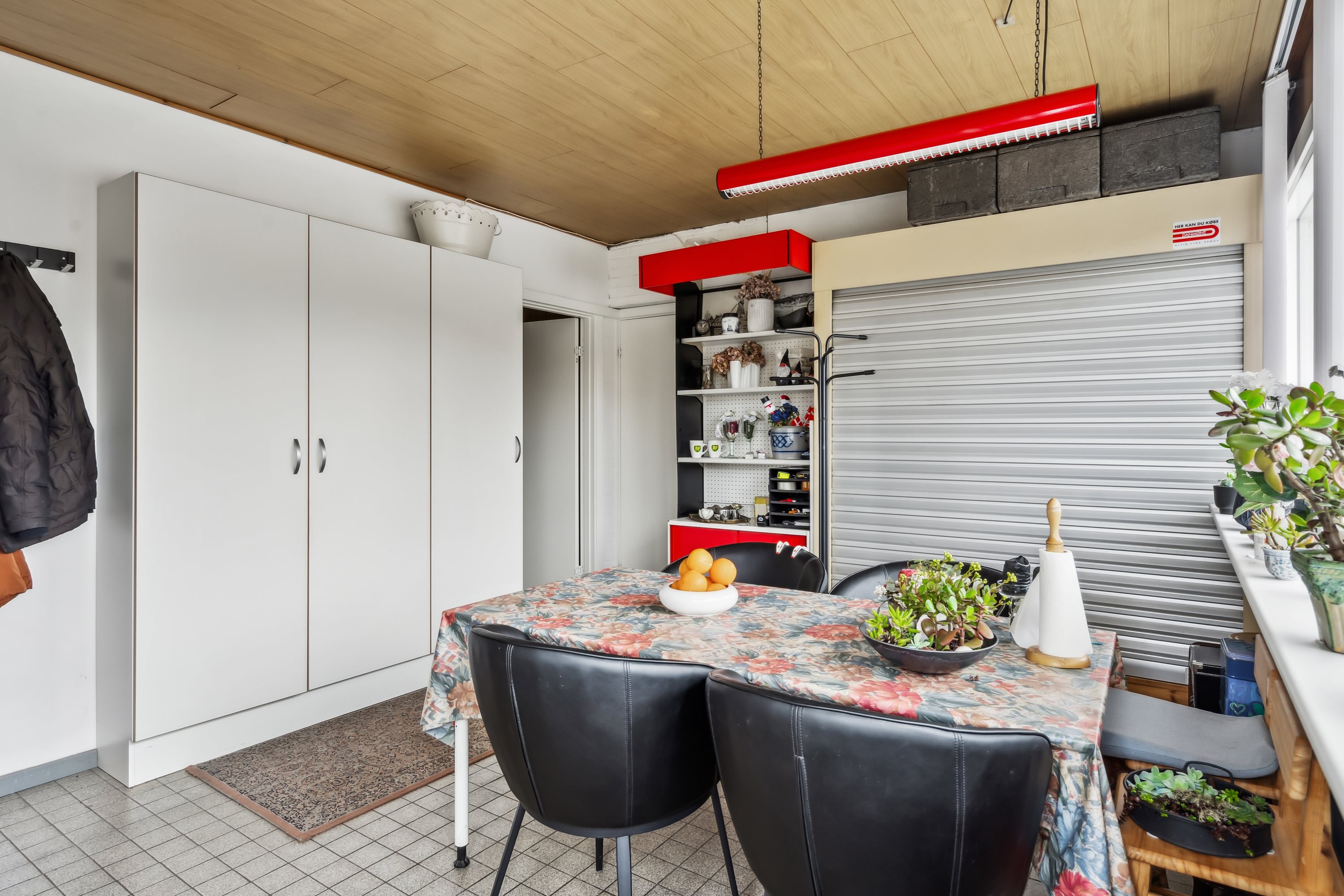 Fremhævet stue billede i fuldskærmstilstand. Billede af Vesterbro 24, 8970 Havndal