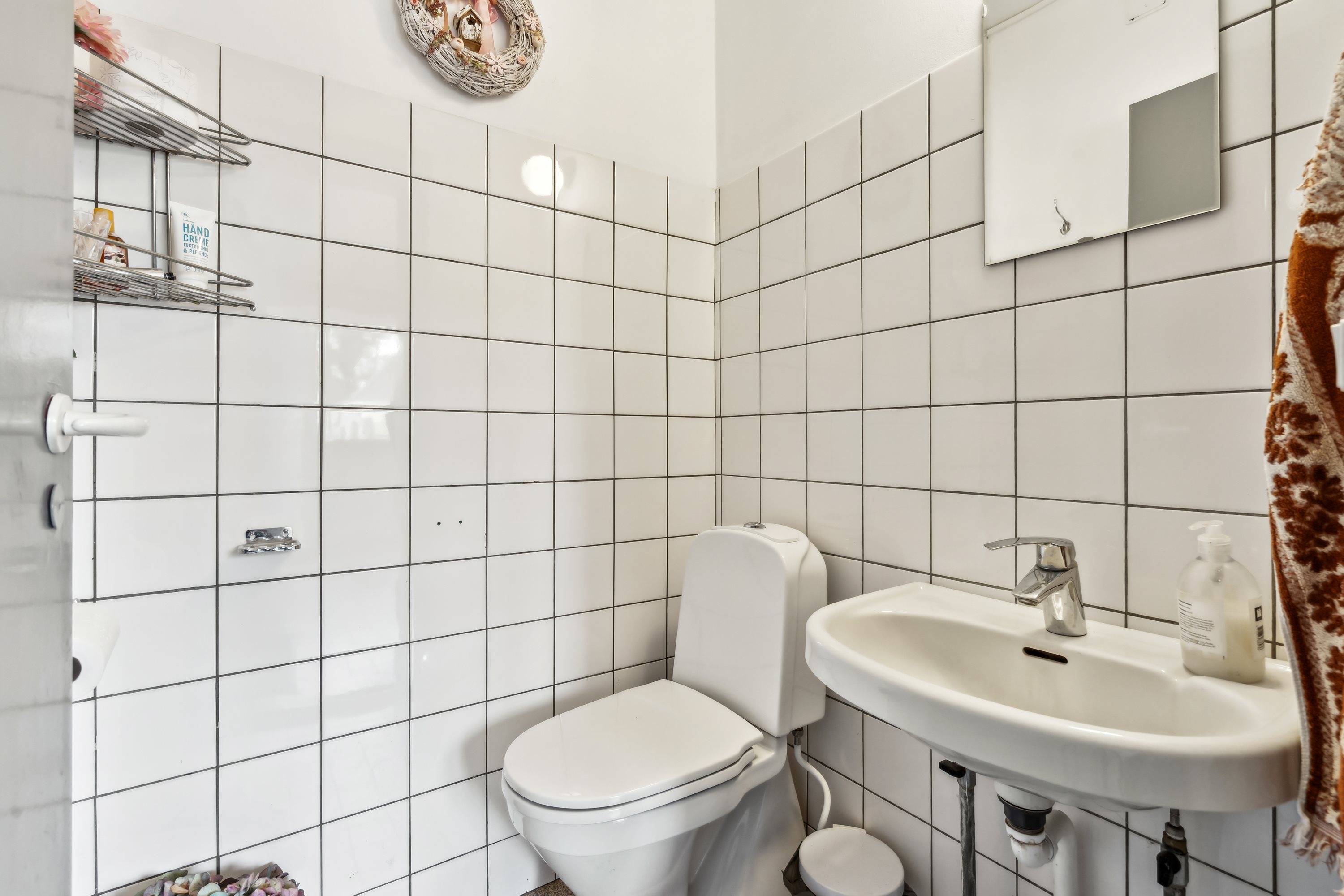 Fremhævet badeværelse billede i fuldskærmstilstand. Billede af Vesterbro 24, 8970 Havndal