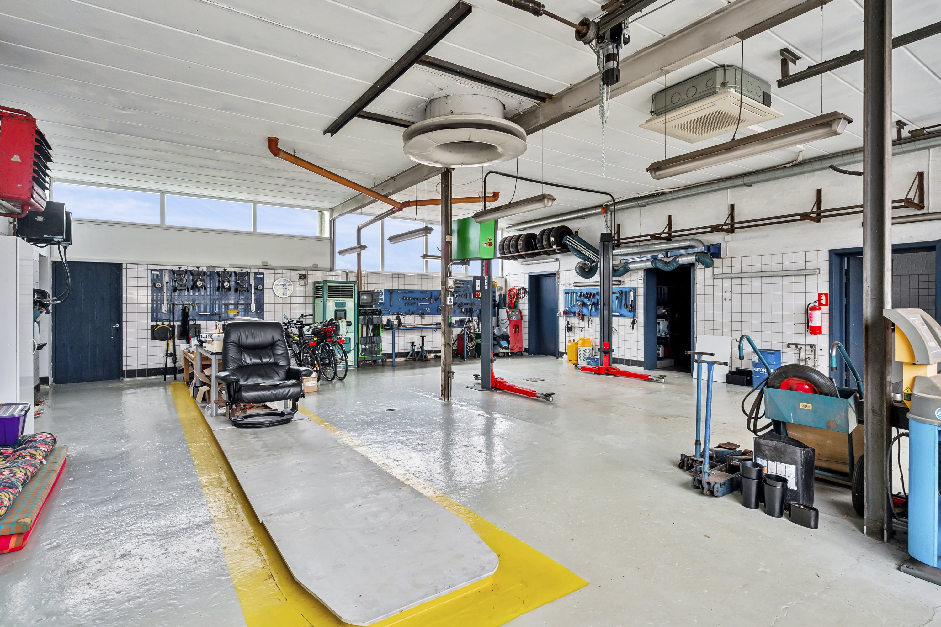 Fremhævet værksted billede i fuldskærmstilstand. Billede af Vesterbro 24, 8970 Havndal