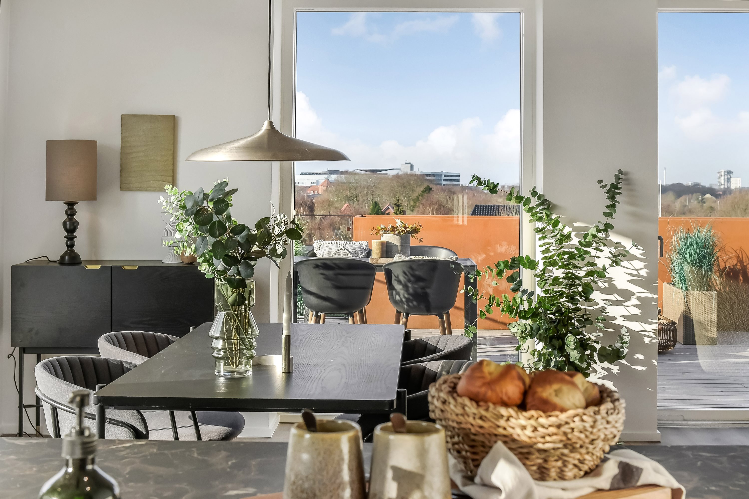 Fremhævet stue billede i fuldskærmstilstand. Billede af Schaubparken 8, 3. tv., 6700 Esbjerg