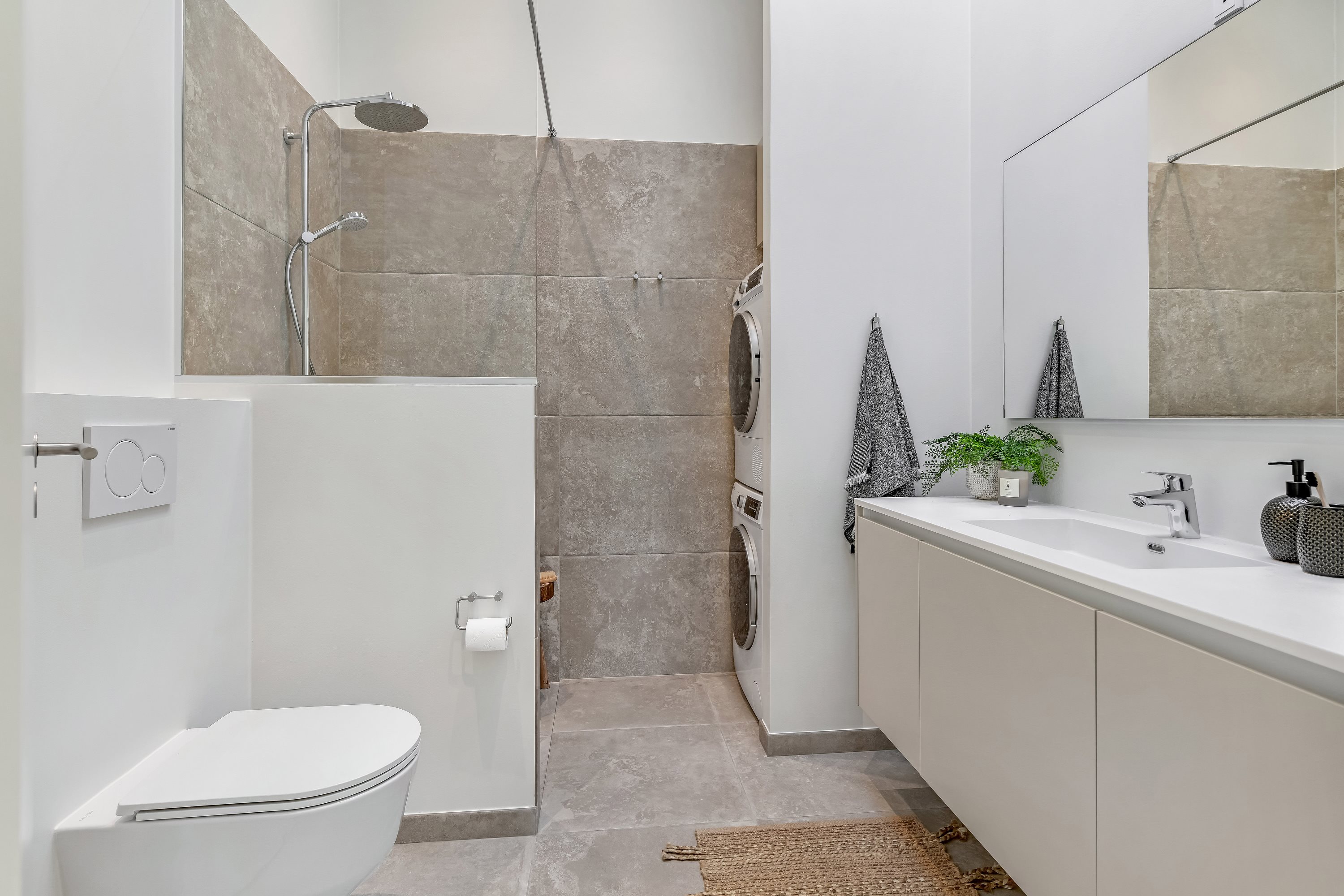 Fremhævet badeværelse billede i fuldskærmstilstand. Billede af Schaubparken 8, 3. th., 6700 Esbjerg