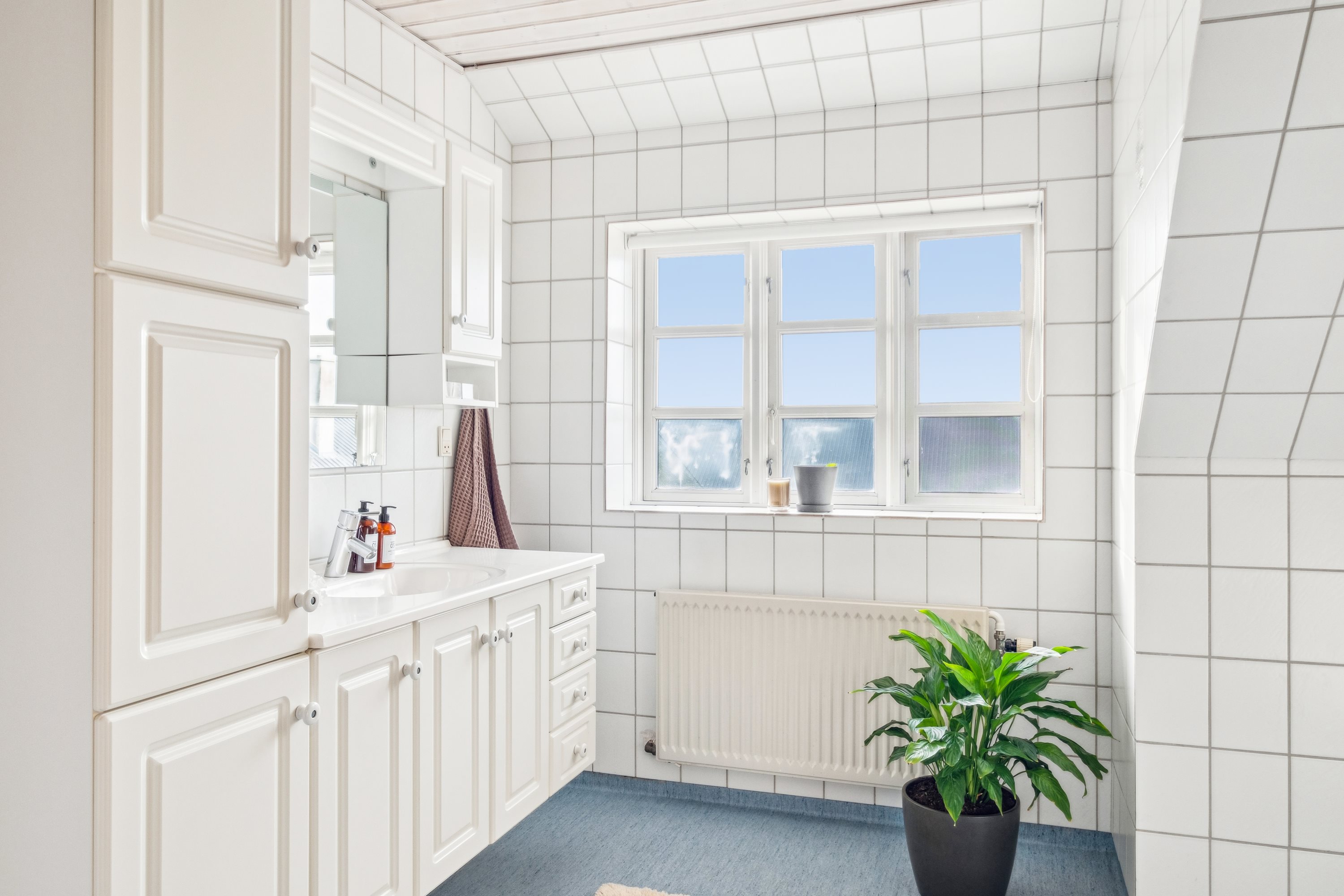 Fremhævet badeværelse billede i fuldskærmstilstand. Billede af Byrstedvej 73, 9240 Nibe