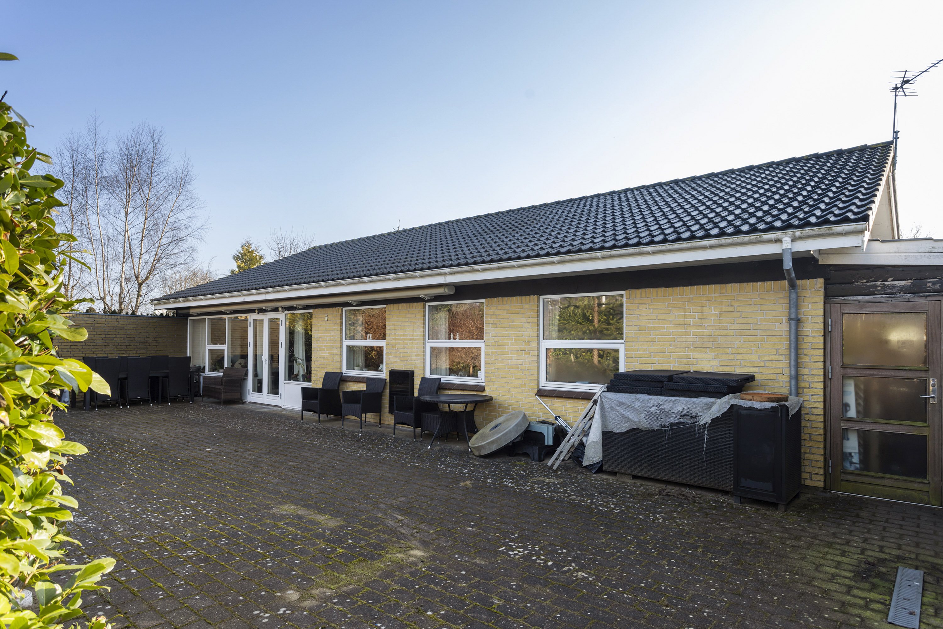 Fremhævet terrasse billede i fuldskærmstilstand. Billede af Granvej 2, 9320 Hjallerup