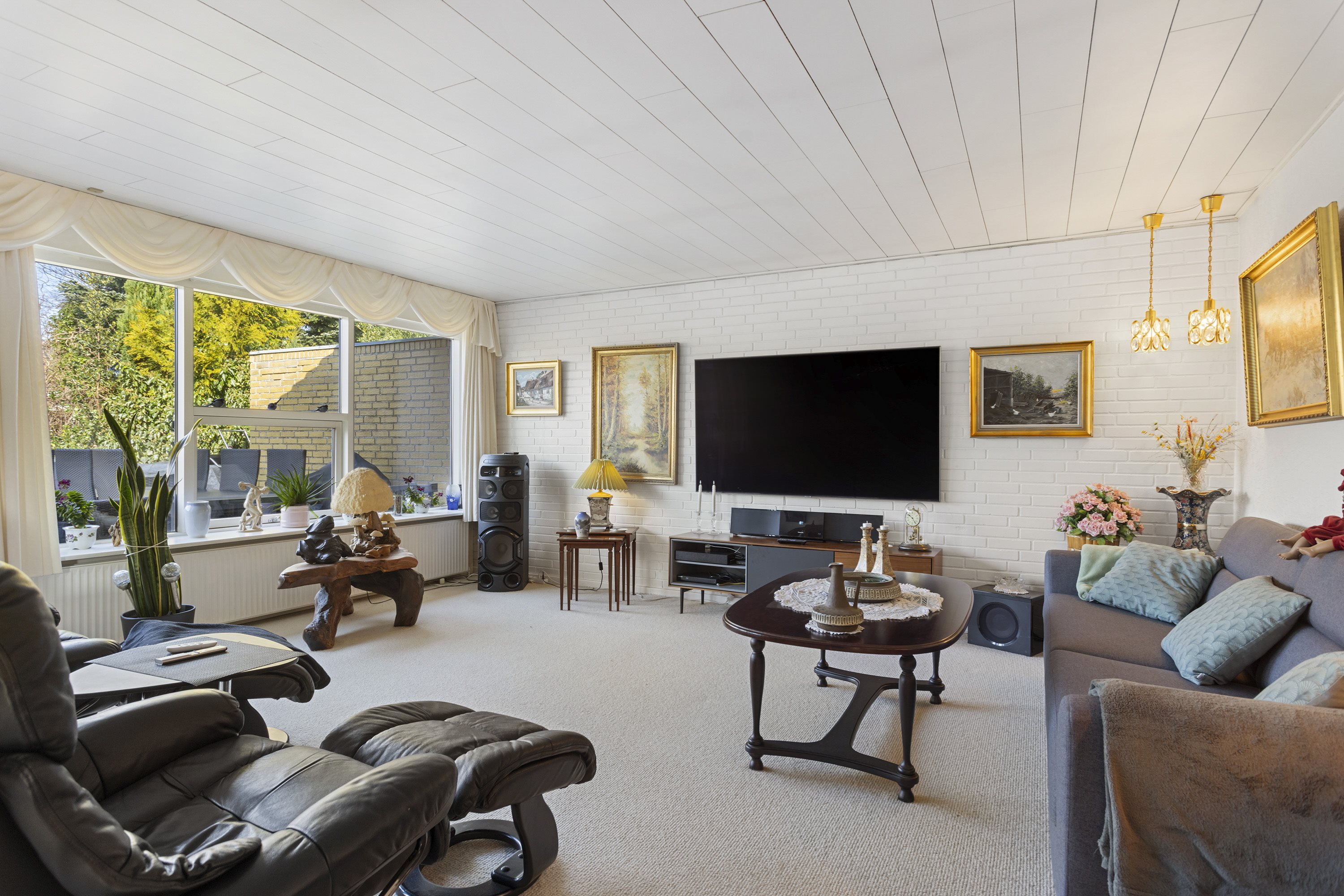 Fremhævet stue billede i fuldskærmstilstand. Billede af Granvej 2, 9320 Hjallerup