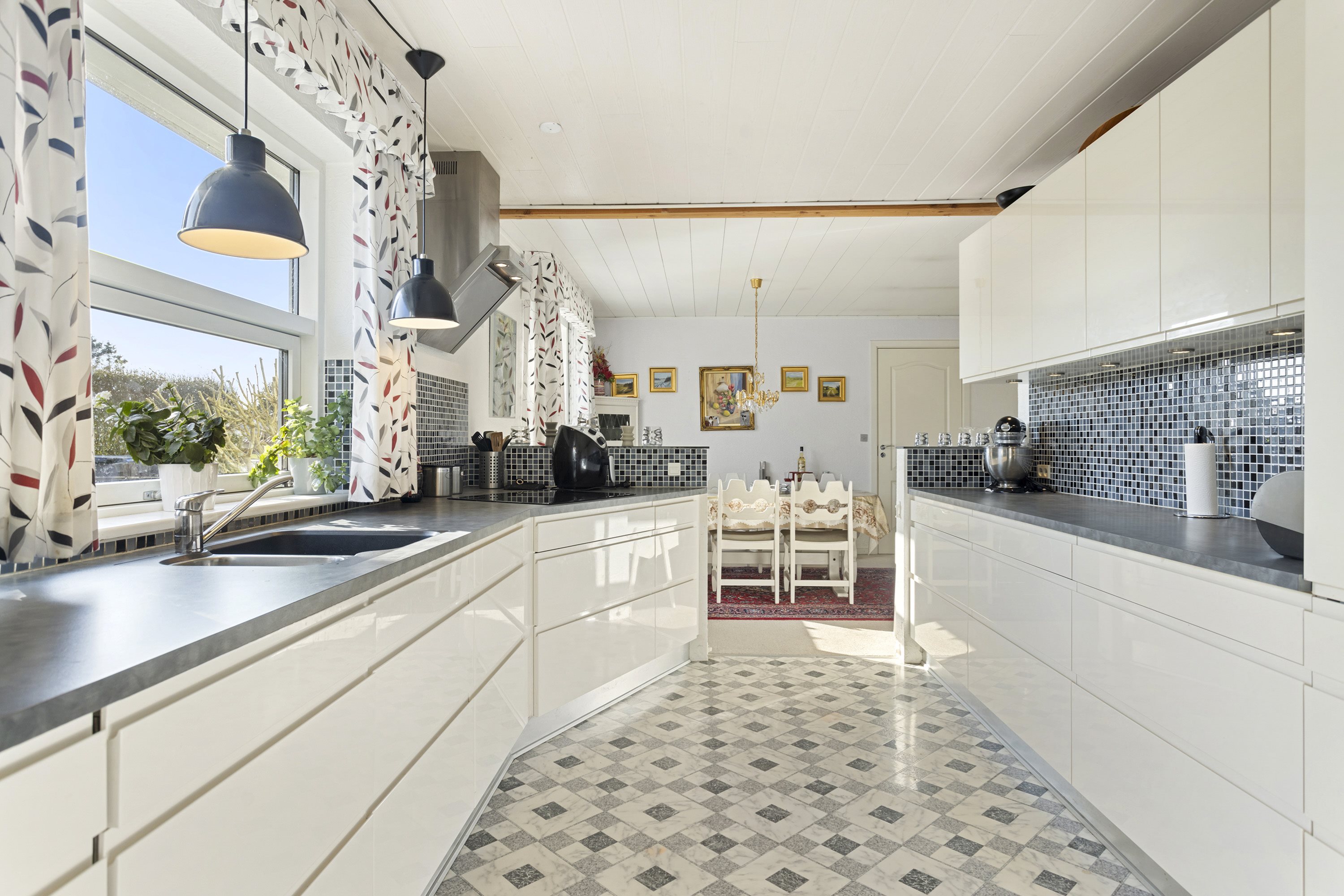 Miniaturebillede 2: køkken alrum. Billede af Granvej 2, 9320 Hjallerup