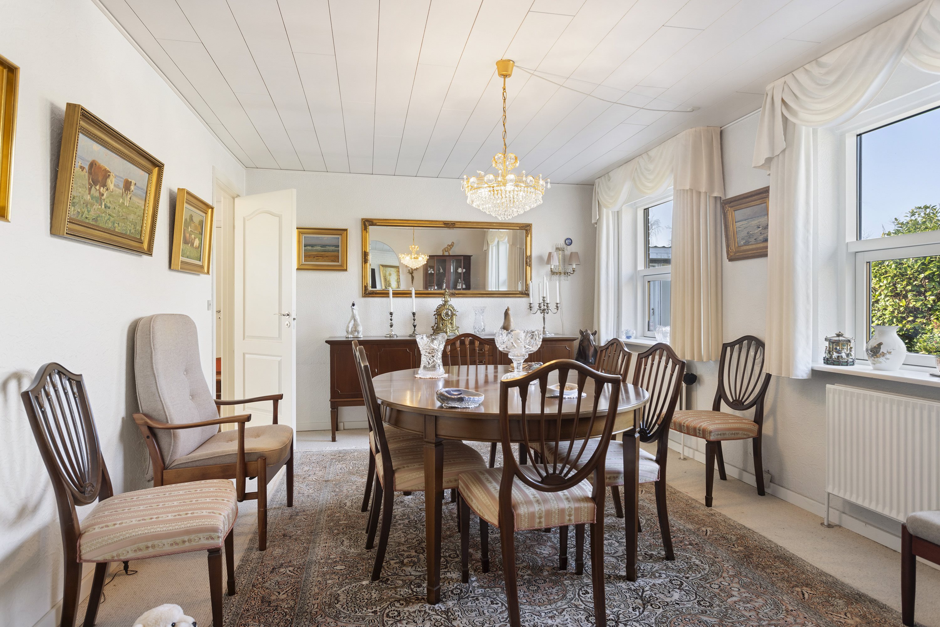 Fremhævet stue billede i fuldskærmstilstand. Billede af Granvej 2, 9320 Hjallerup