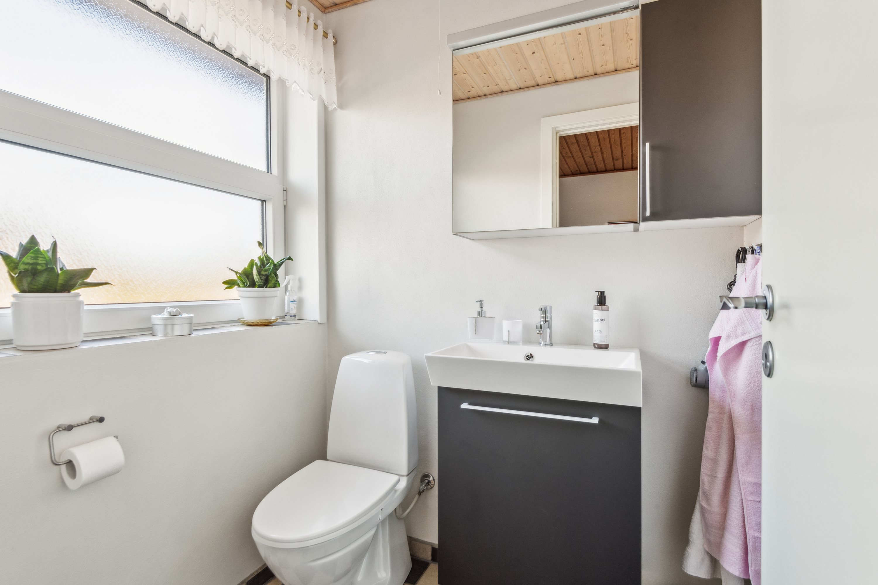 Fremhævet toilet billede i fuldskærmstilstand. Billede af Porsborgvej 23, 9530 Støvring