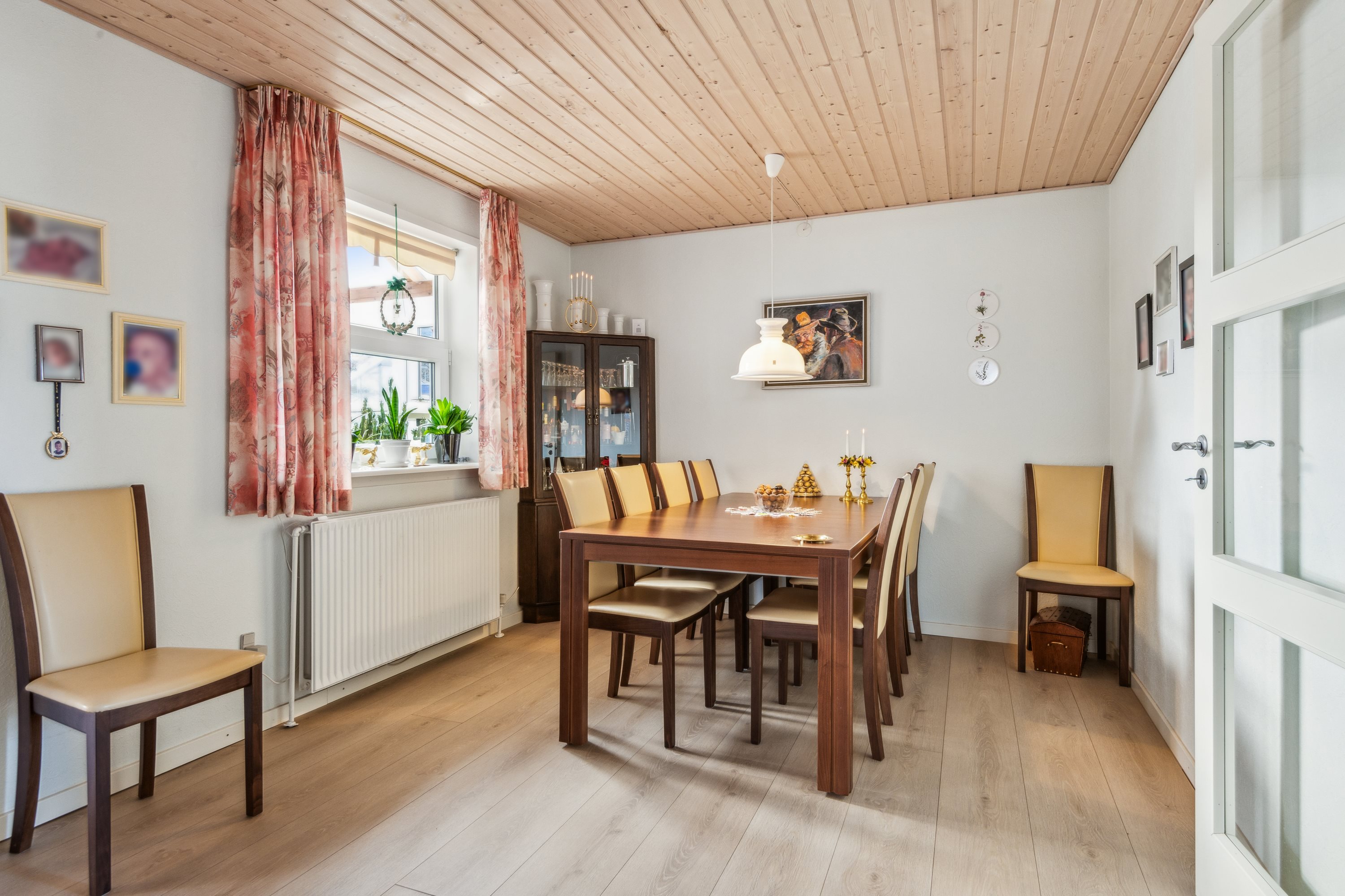 Fremhævet stue billede i fuldskærmstilstand. Billede af Porsborgvej 23, 9530 Støvring