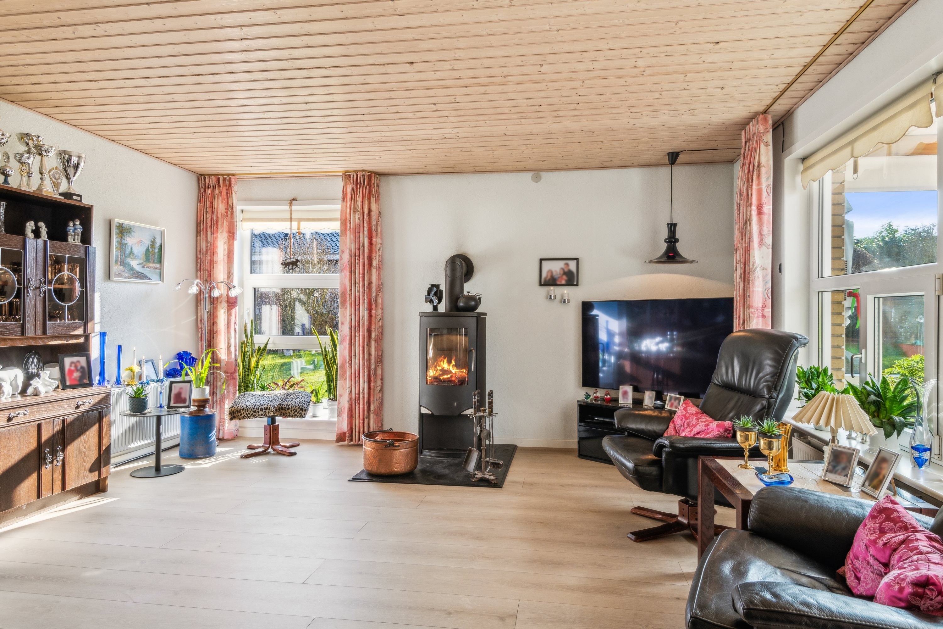 Fremhævet stue billede i fuldskærmstilstand. Billede af Porsborgvej 23, 9530 Støvring