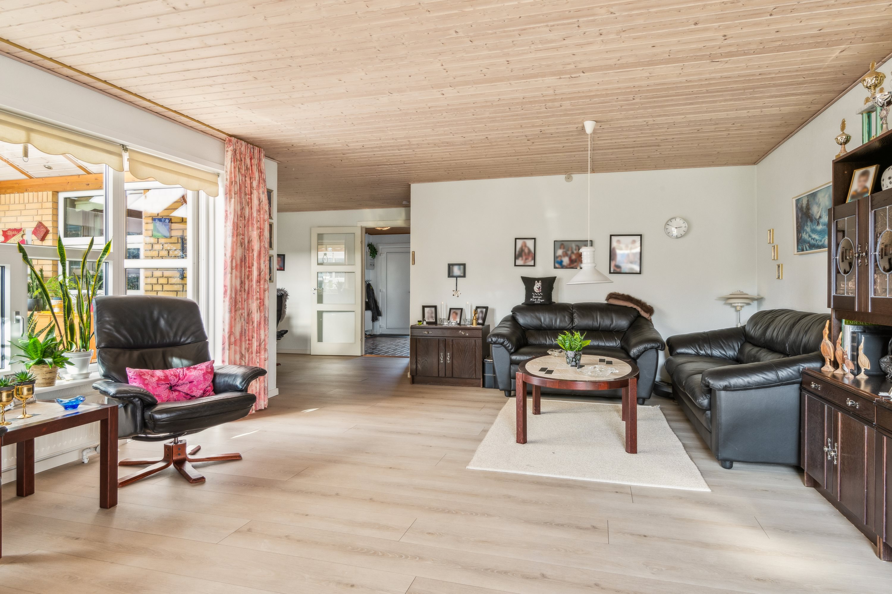 Fremhævet stue billede i fuldskærmstilstand. Billede af Porsborgvej 23, 9530 Støvring