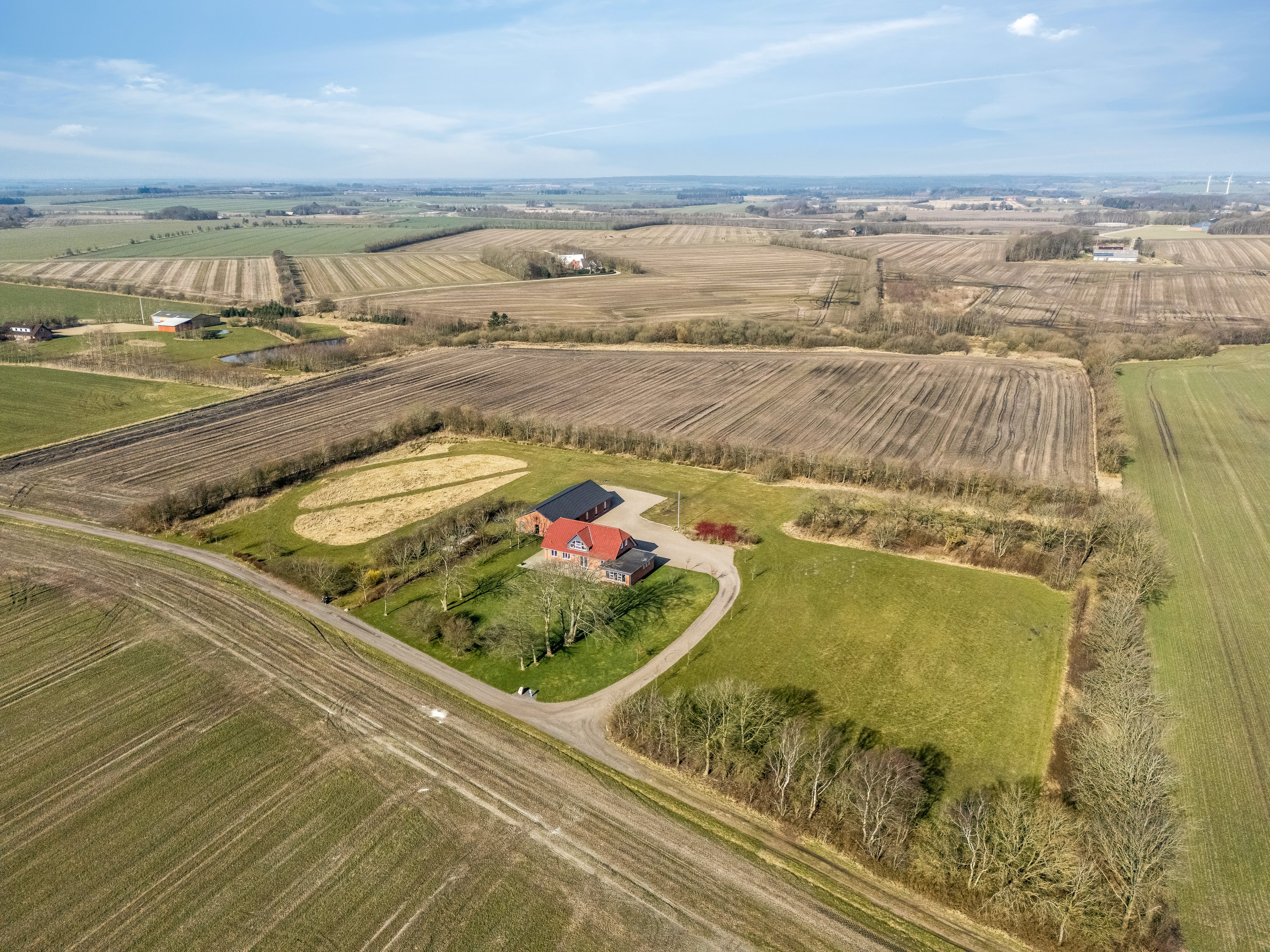 Fremhævet luftfoto billede i fuldskærmstilstand. Billede af Kærhusvej 19, Vanting, 6971 Spjald
