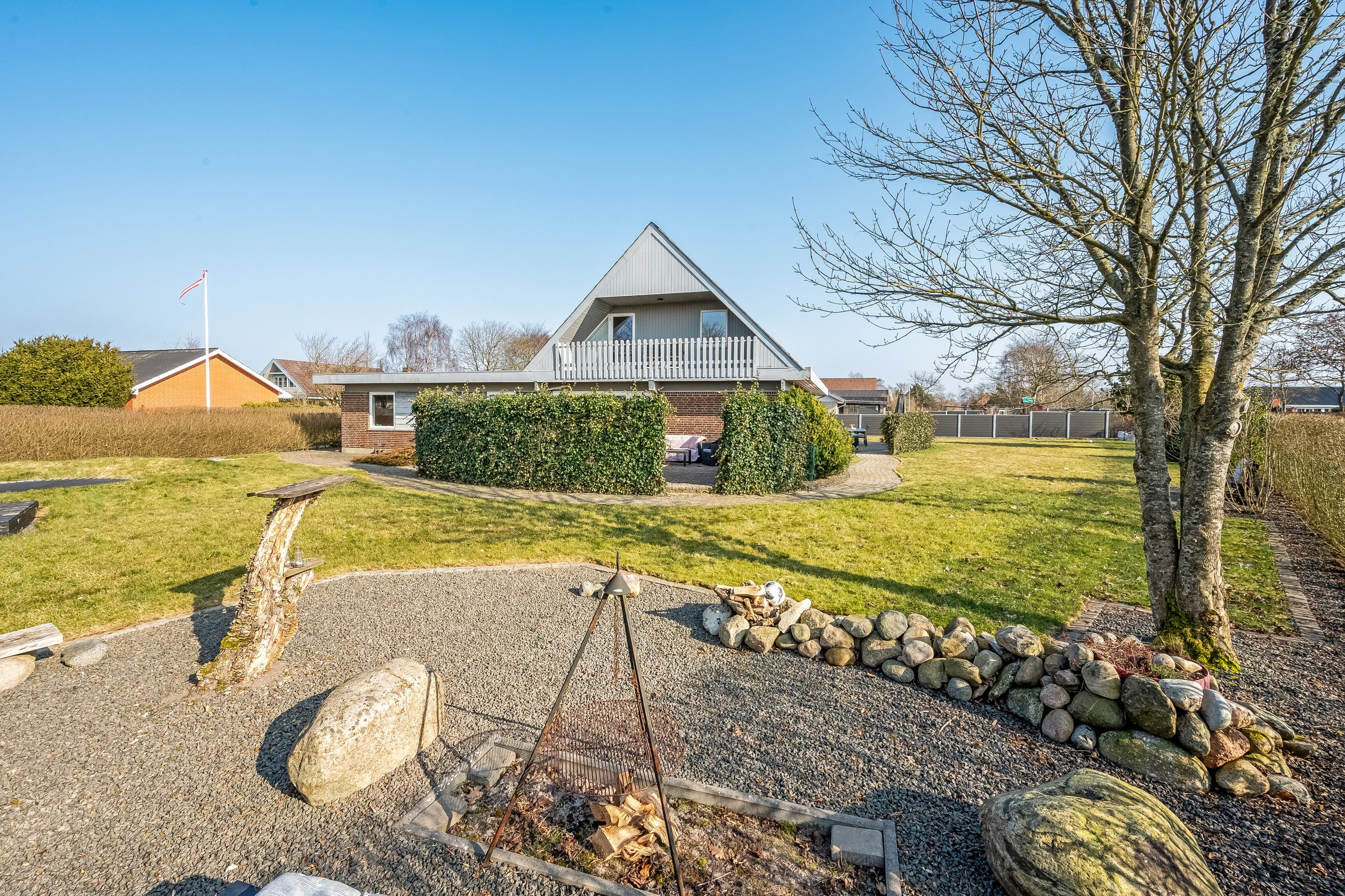 Fremhævet facade billede i fuldskærmstilstand. Billede af Kløvervænget 4, 6900 Skjern