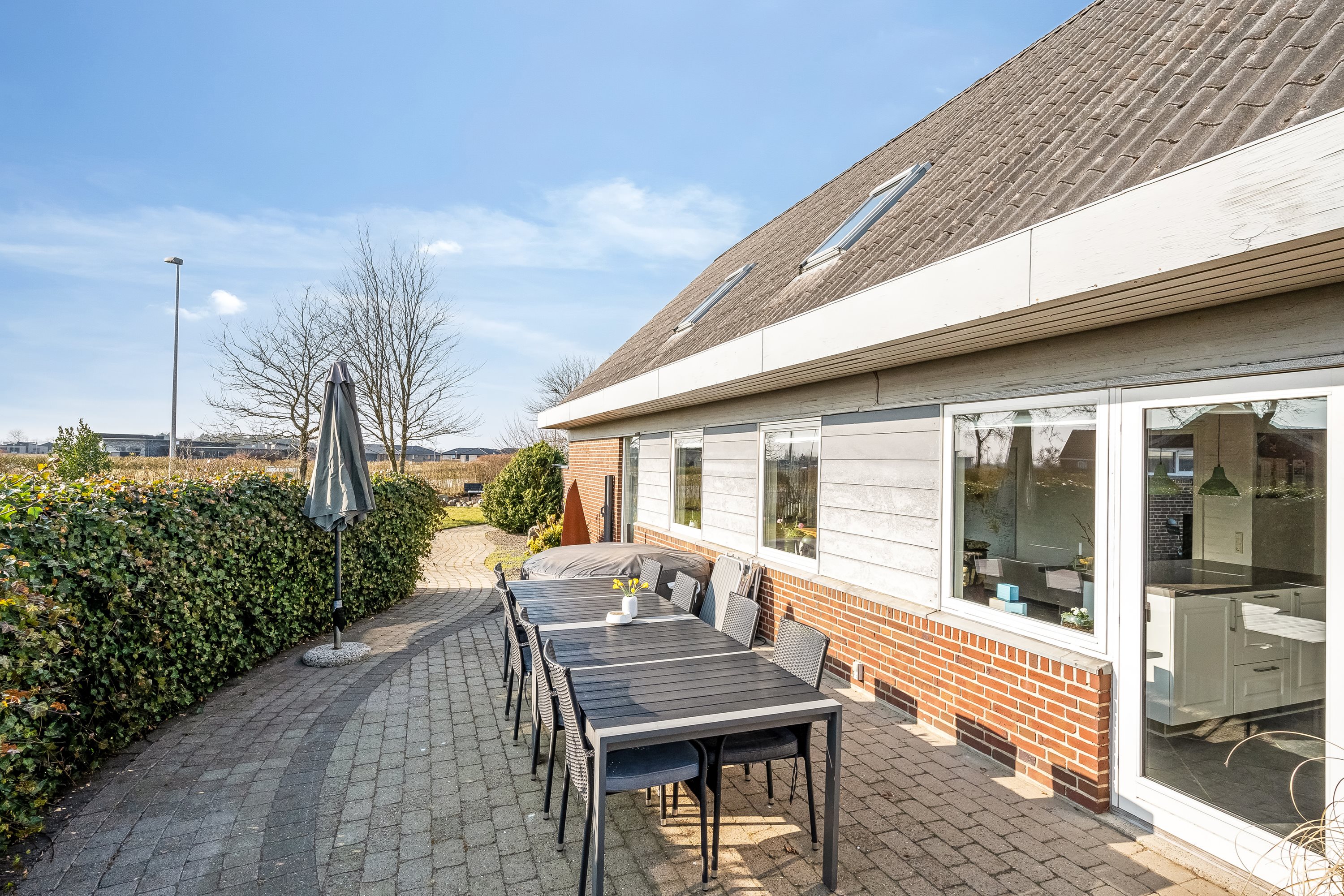 Fremhævet facade billede i fuldskærmstilstand. Billede af Kløvervænget 4, 6900 Skjern