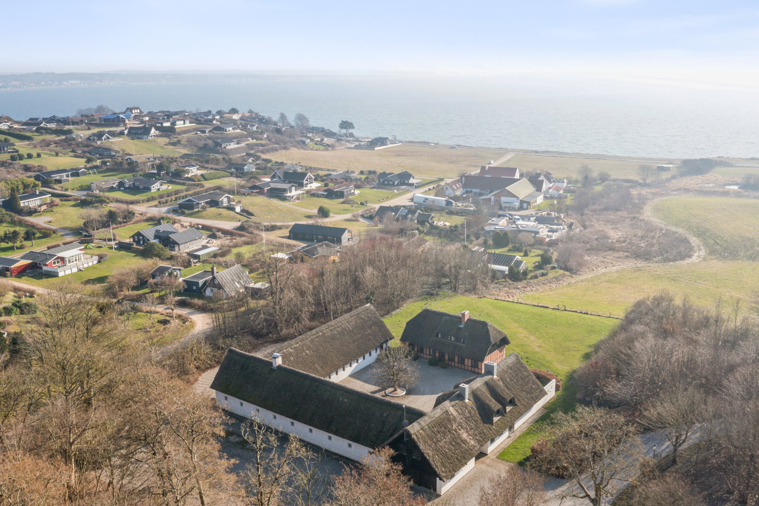 Fremhævet luftfoto billede i fuldskærmstilstand. Billede af Handrupgårdvej 28, Handrup Strand, 8400 Ebeltoft