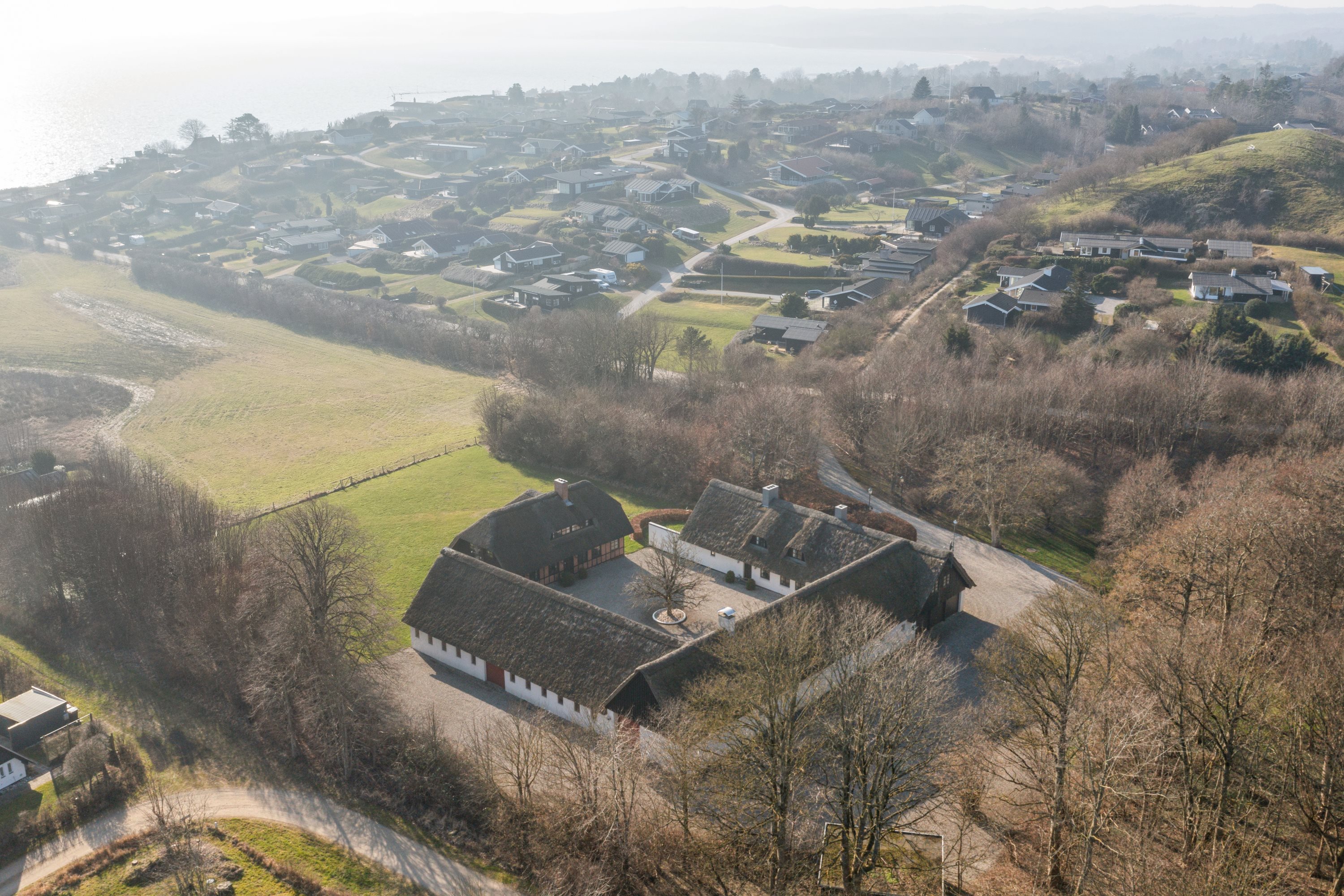 Fremhævet luftfoto billede i fuldskærmstilstand. Billede af Handrupgårdvej 28, Handrup Strand, 8400 Ebeltoft