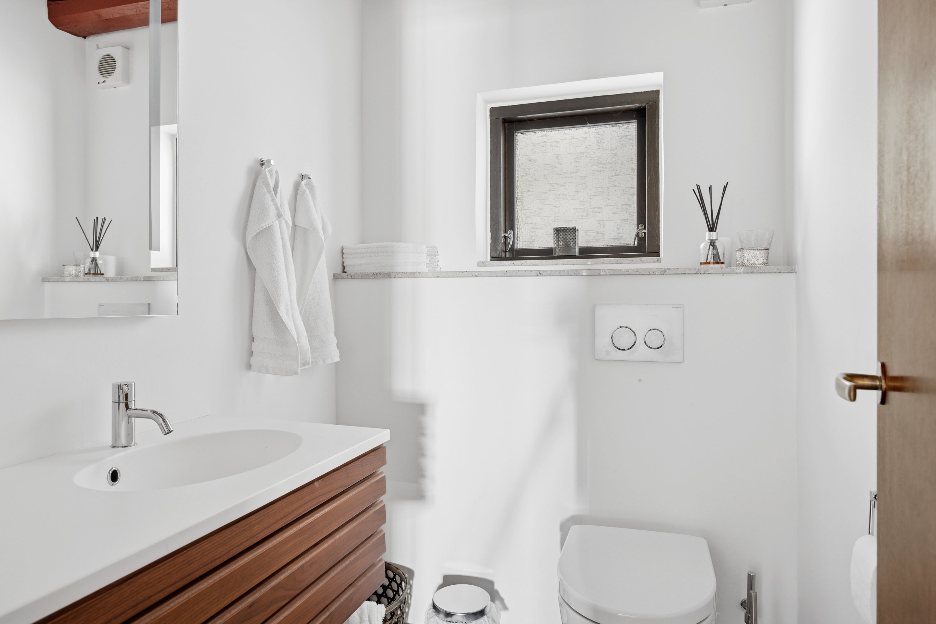 Fremhævet badeværelse billede i fuldskærmstilstand. Billede af Handrupgårdvej 28, Handrup Strand, 8400 Ebeltoft