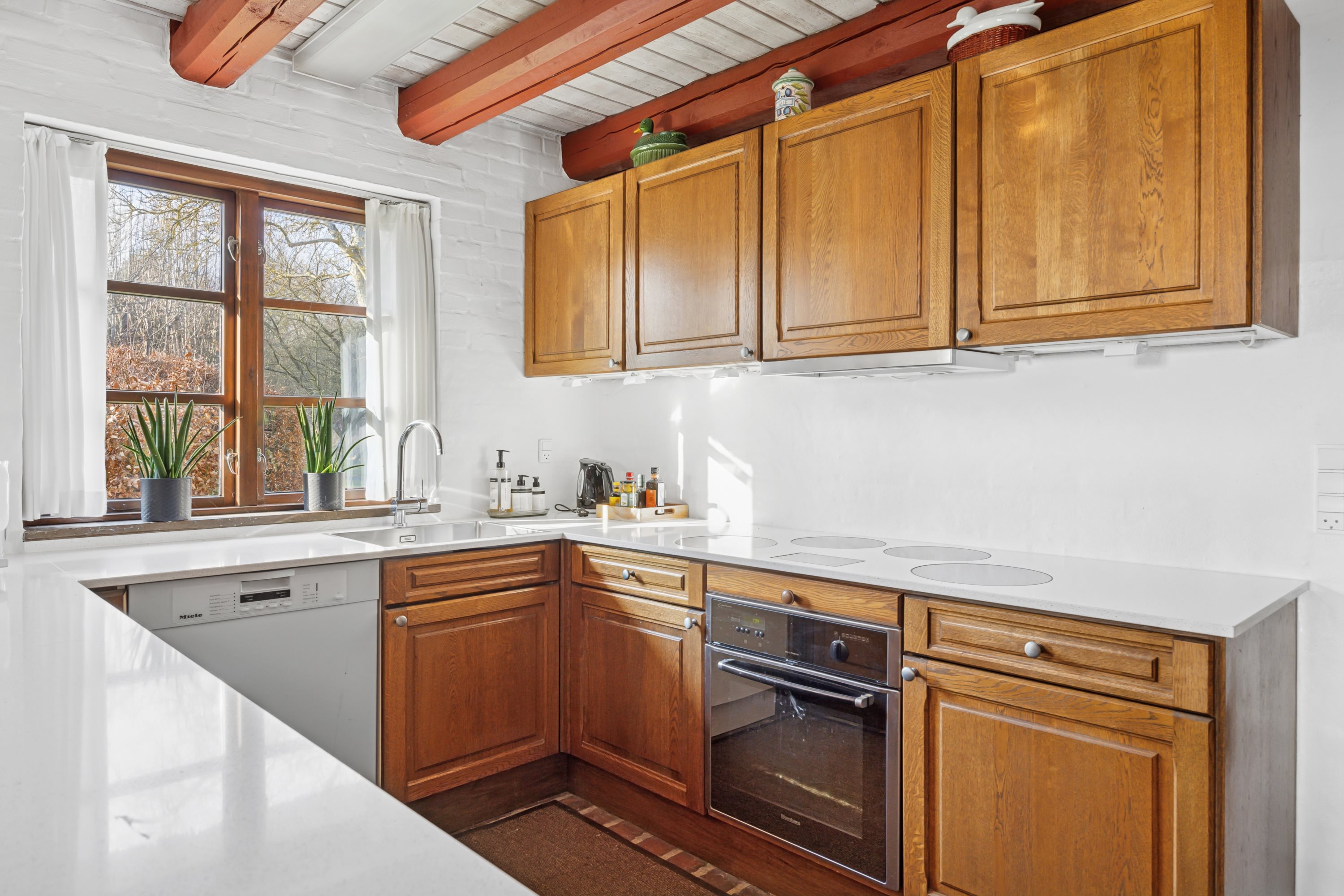 Fremhævet køkken billede i fuldskærmstilstand. Billede af Handrupgårdvej 28, Handrup Strand, 8400 Ebeltoft