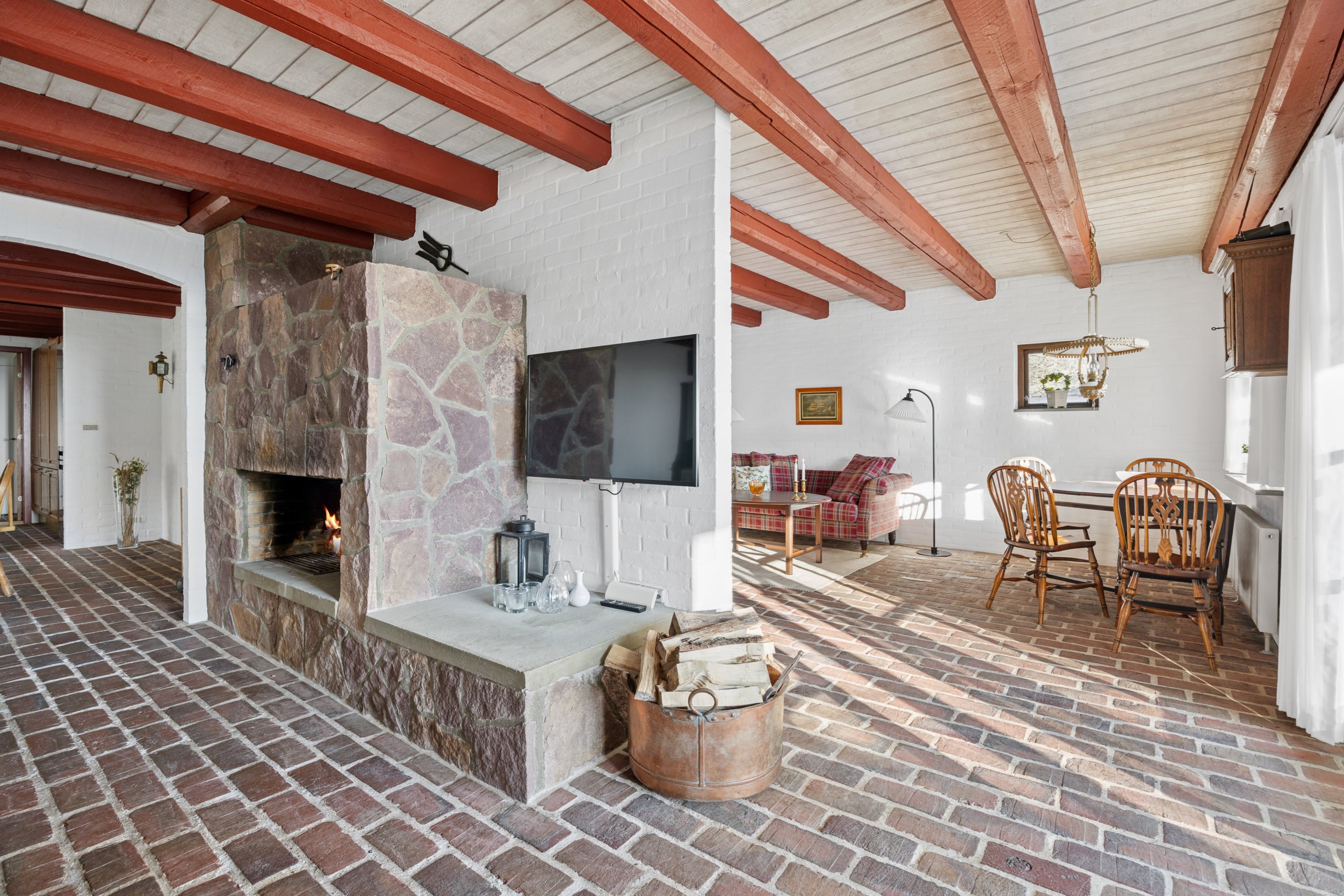 Fremhævet stue billede i fuldskærmstilstand. Billede af Handrupgårdvej 28, Handrup Strand, 8400 Ebeltoft