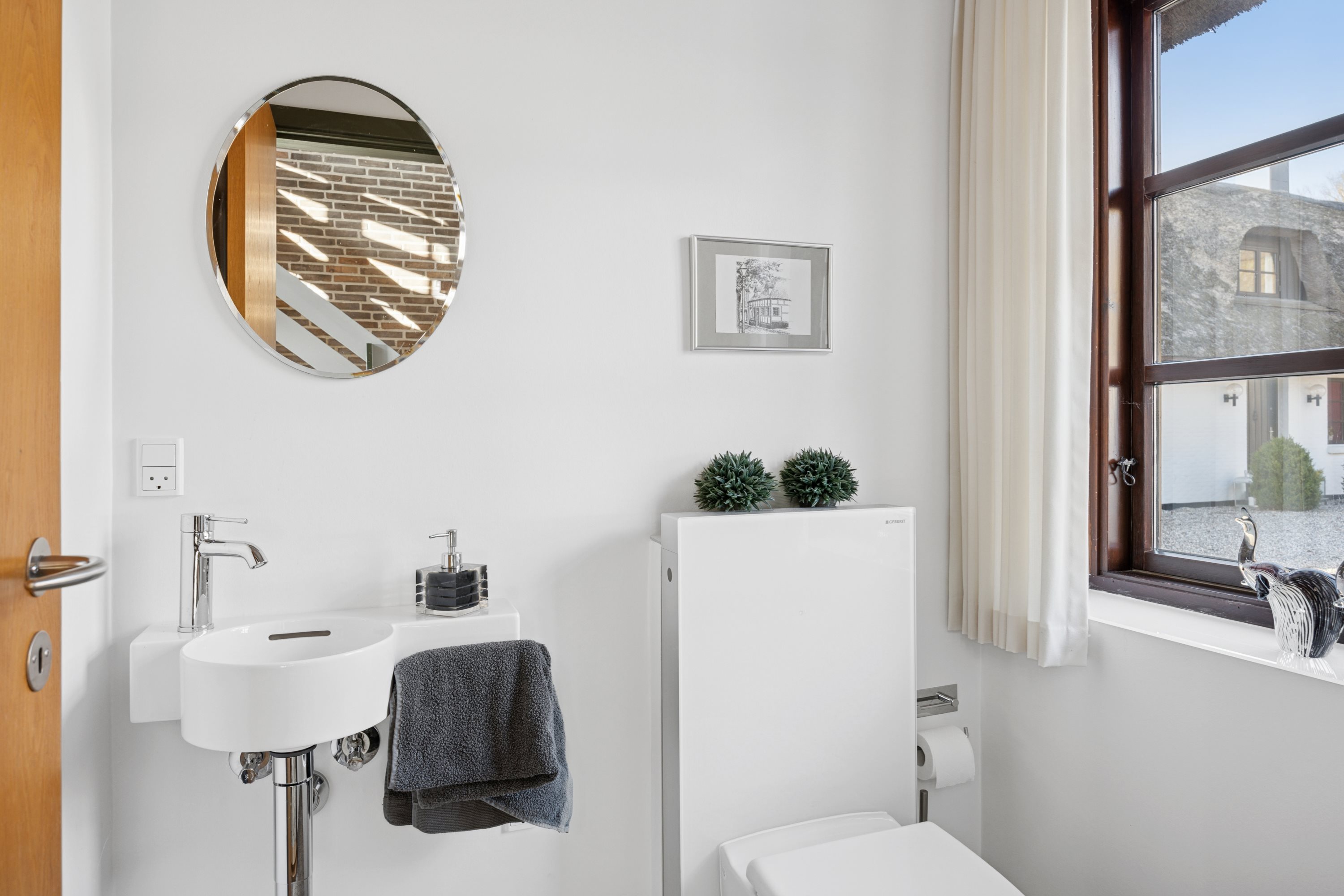 Fremhævet badeværelse billede i fuldskærmstilstand. Billede af Handrupgårdvej 28, Handrup Strand, 8400 Ebeltoft