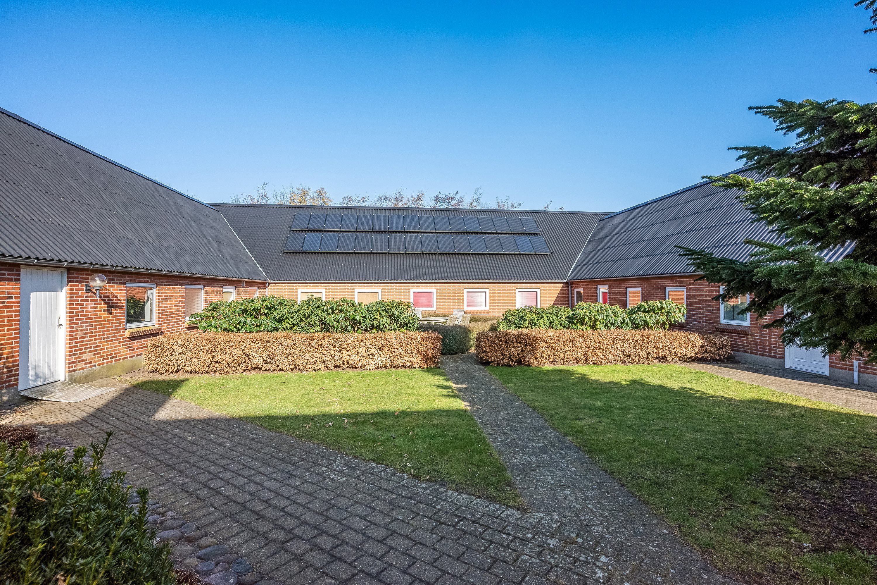 Fremhævet gårdmiljø billede i fuldskærmstilstand. Billede af Lemtorpvej 27, Nørlem, 7620 Lemvig