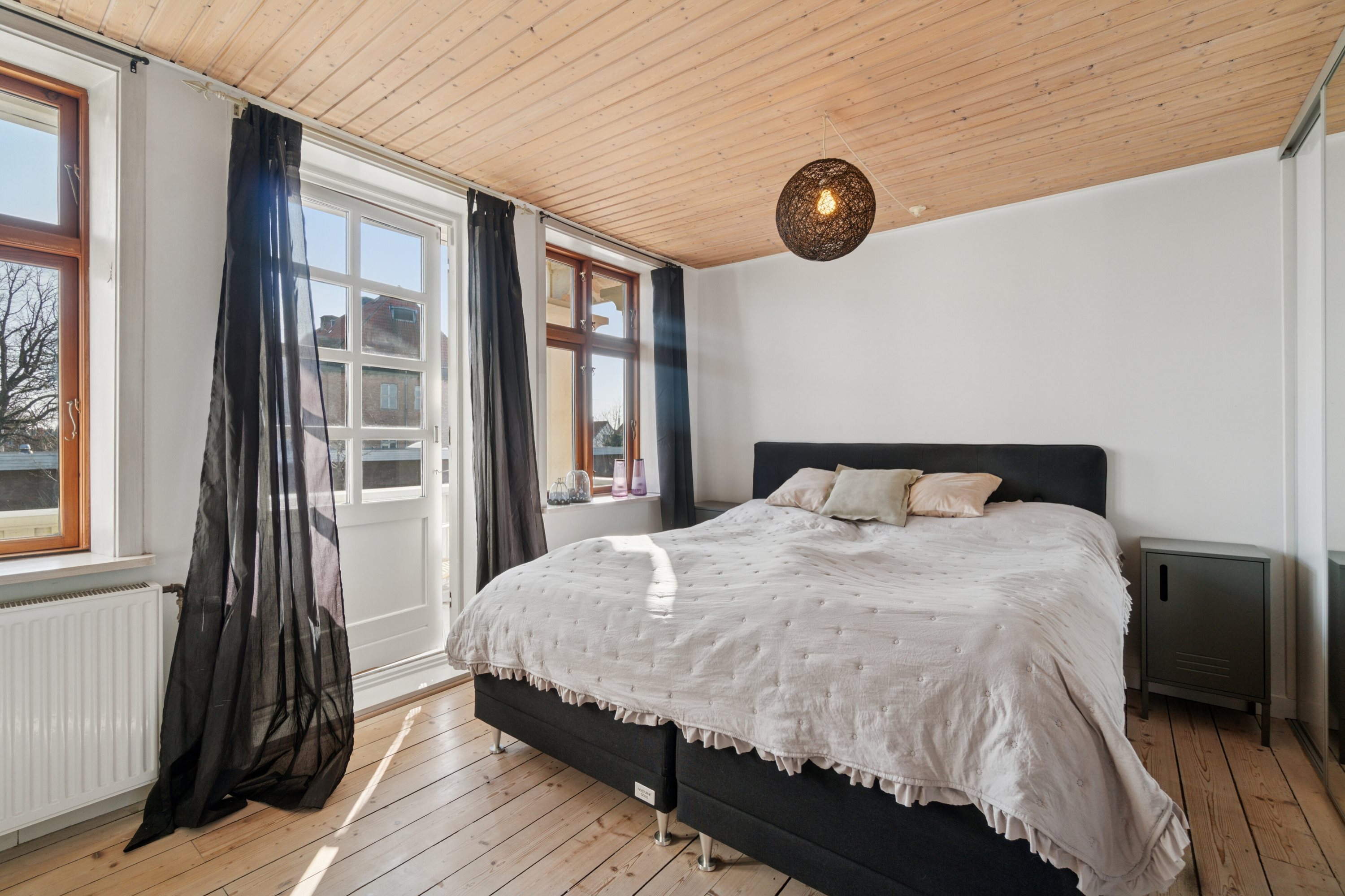 Fremhævet soveværelse billede i fuldskærmstilstand. Billede af Svanekevej 1B, 3700 Rønne