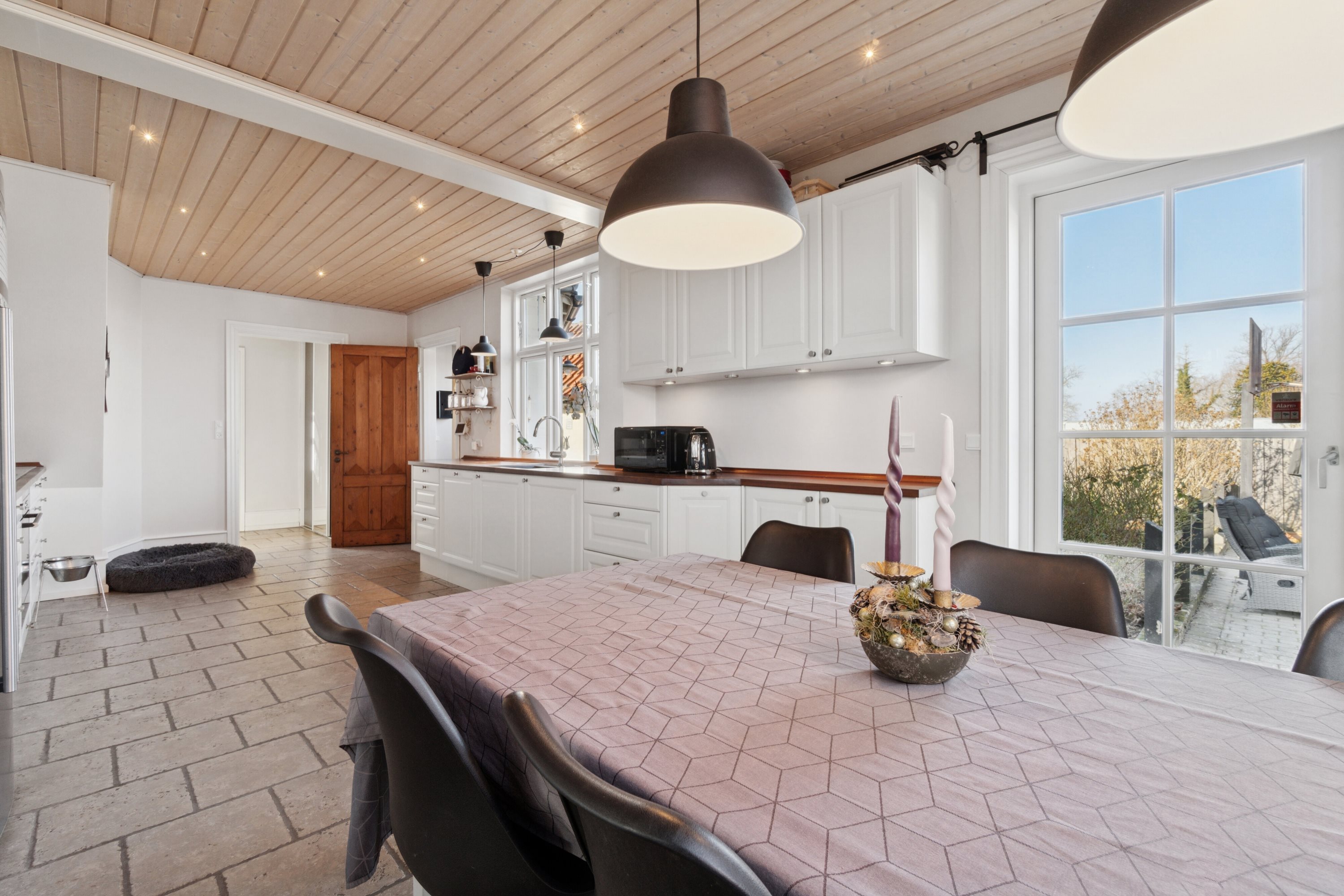 Fremhævet spisestue billede i fuldskærmstilstand. Billede af Svanekevej 1B, 3700 Rønne